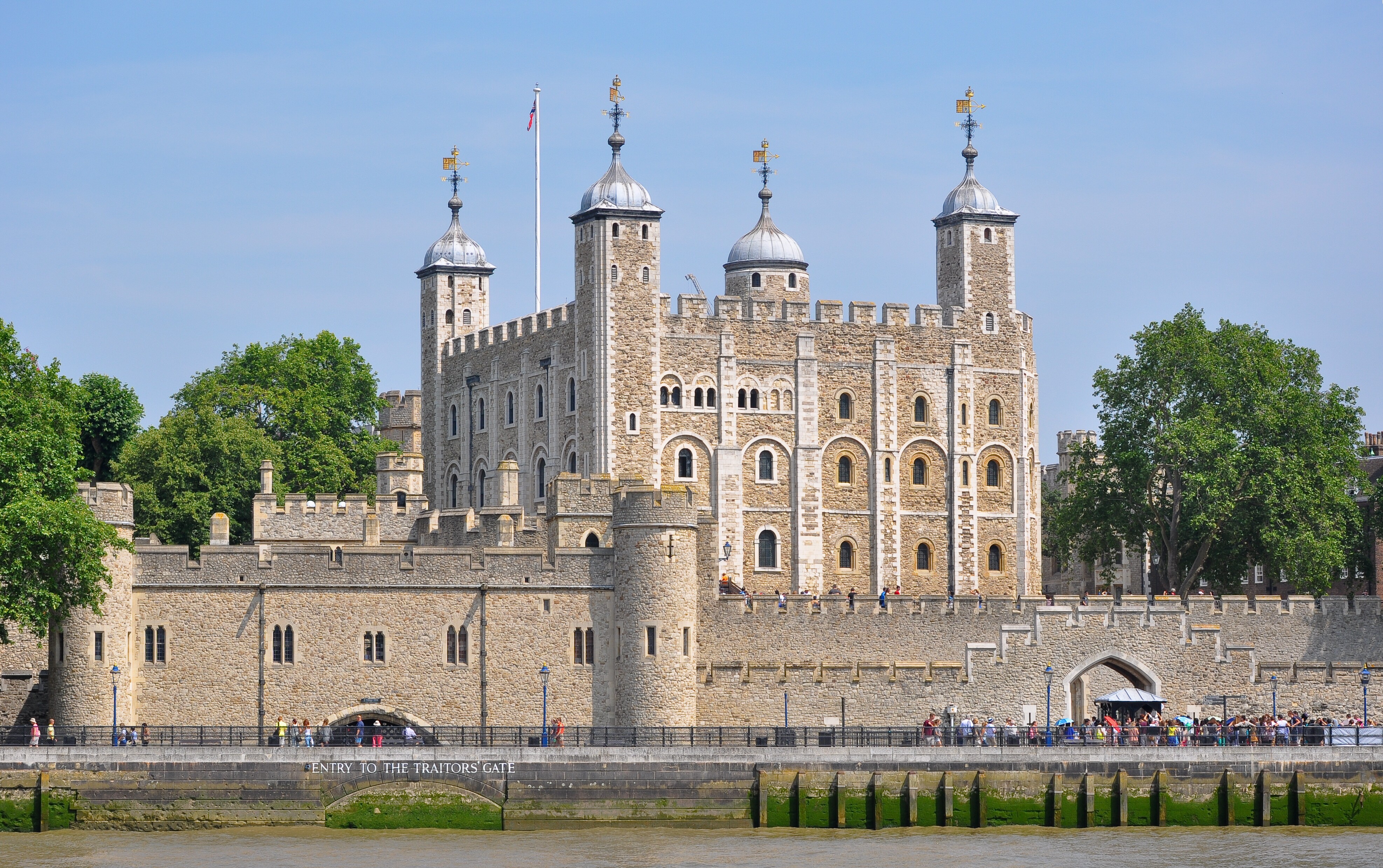 visit crown jewels tower of london