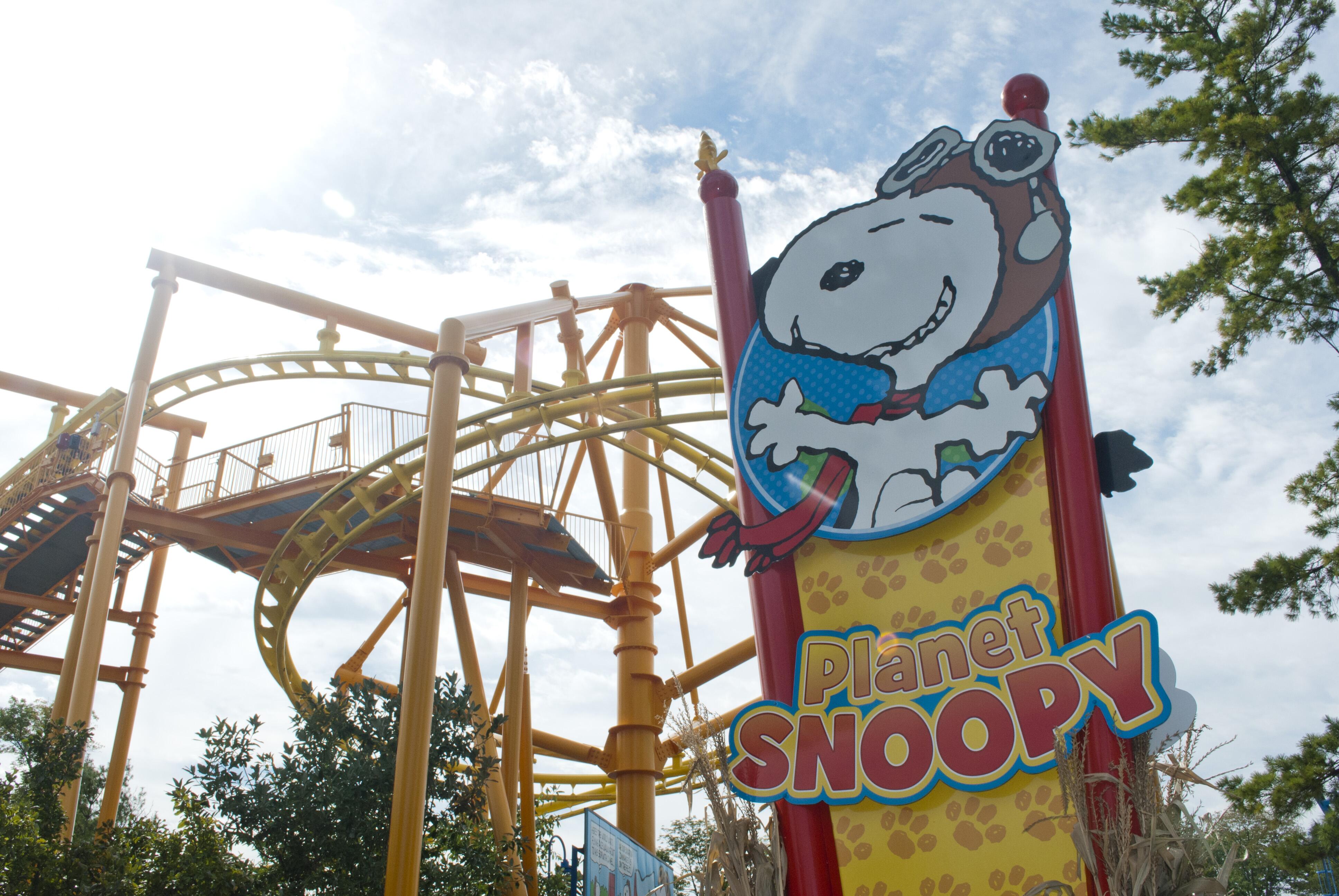 Image of the entrance sign to the Planet Snoopy area of King's Island amusement park.