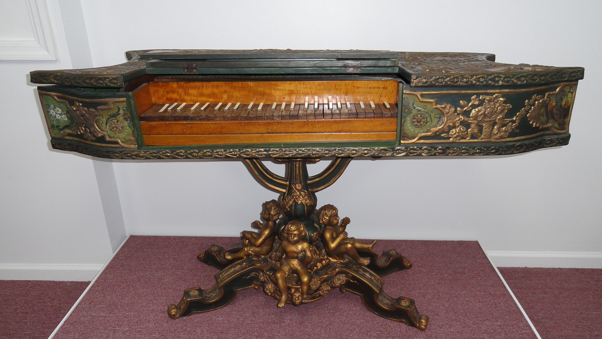 Image of a vintage Pianoforte in the Virginia Musical Museum.