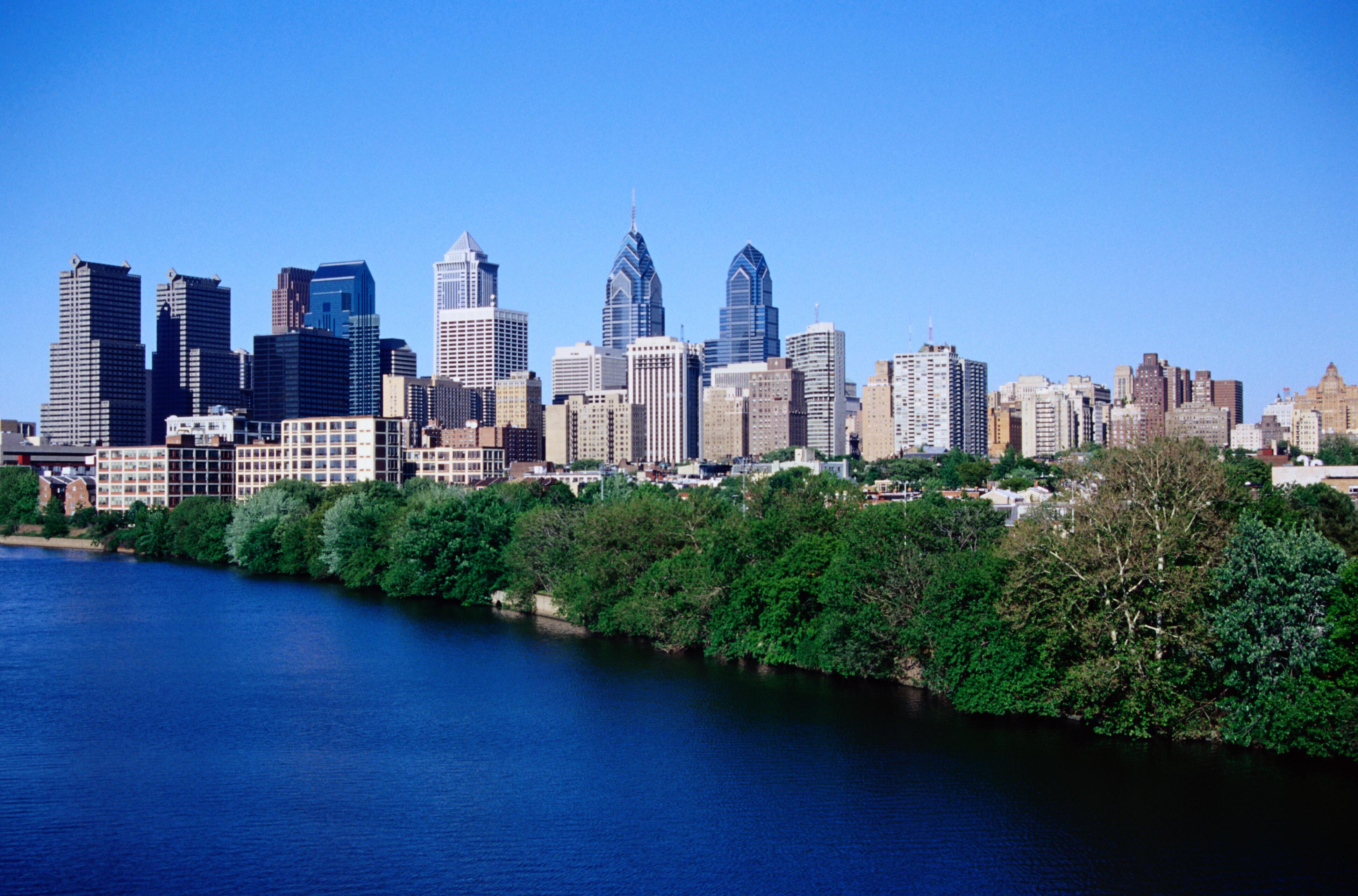 Getty Images, photo disk V74: US Landmarks and Travel 2 View Into Land, Horizontal, Photography, Color Image, Nobody, Outdoors, Skyscraper, Waterfront, Schuylkill River, Skyline, Urban Scene, Green, Philadelphia, River, Day, Travel Destinations, City Location