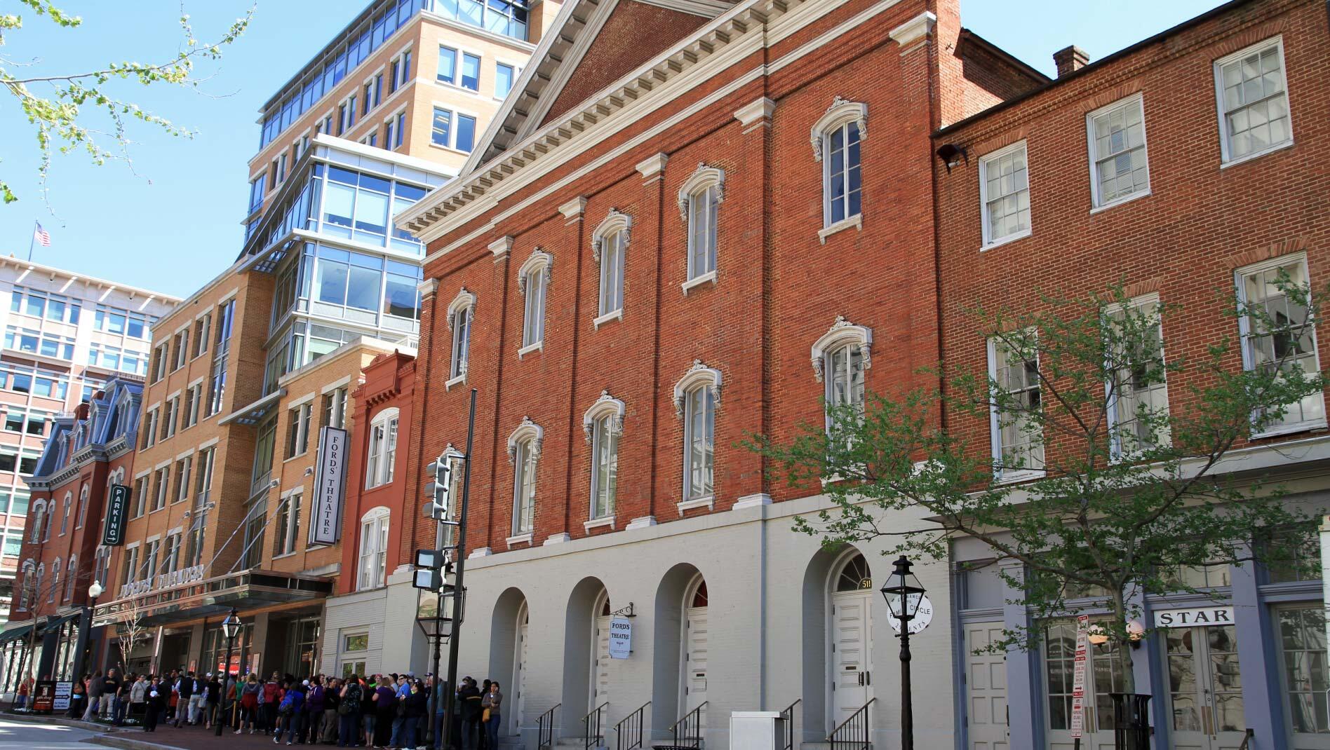 An exterior view of the National Gallery of Art