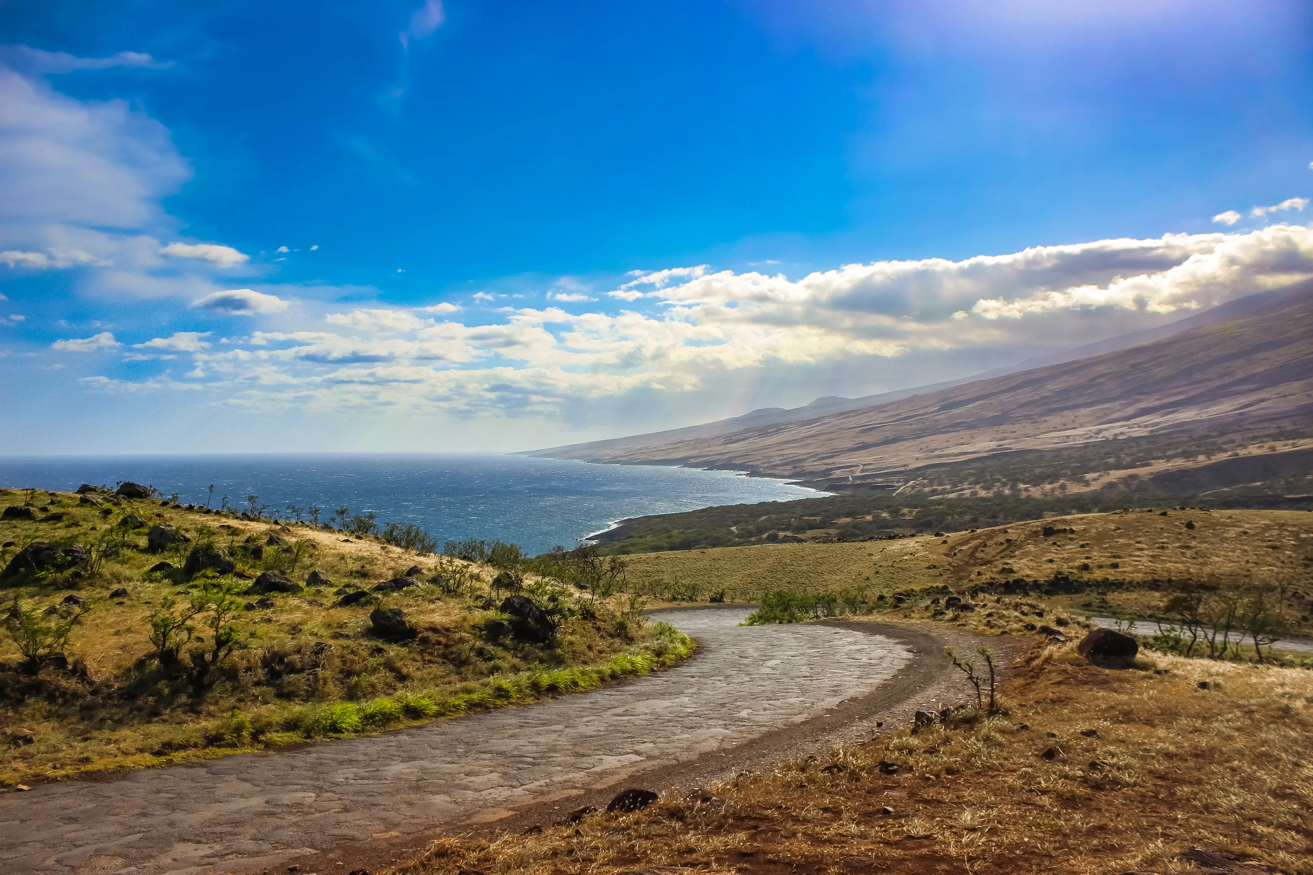 Breathtaking view of the coast from the winding Piilani Highway in Maui, Hawaii