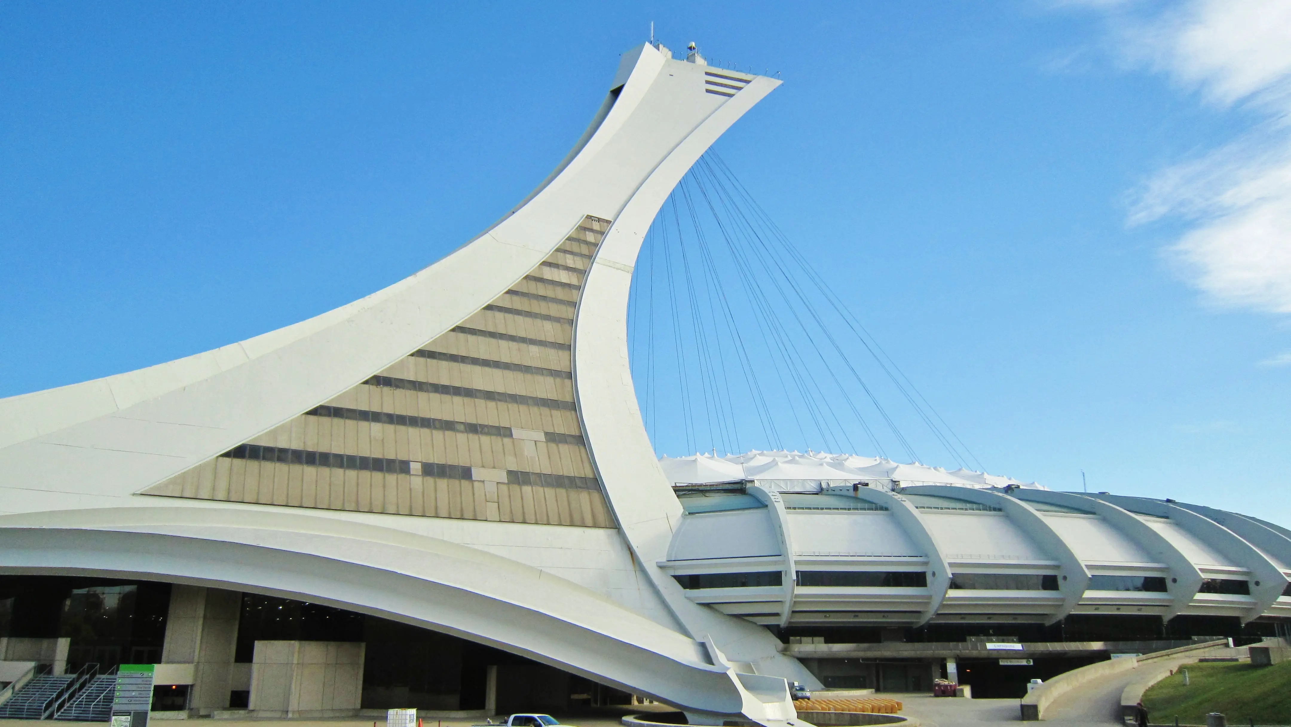 Image of the Olympic Stadium in Montréal.