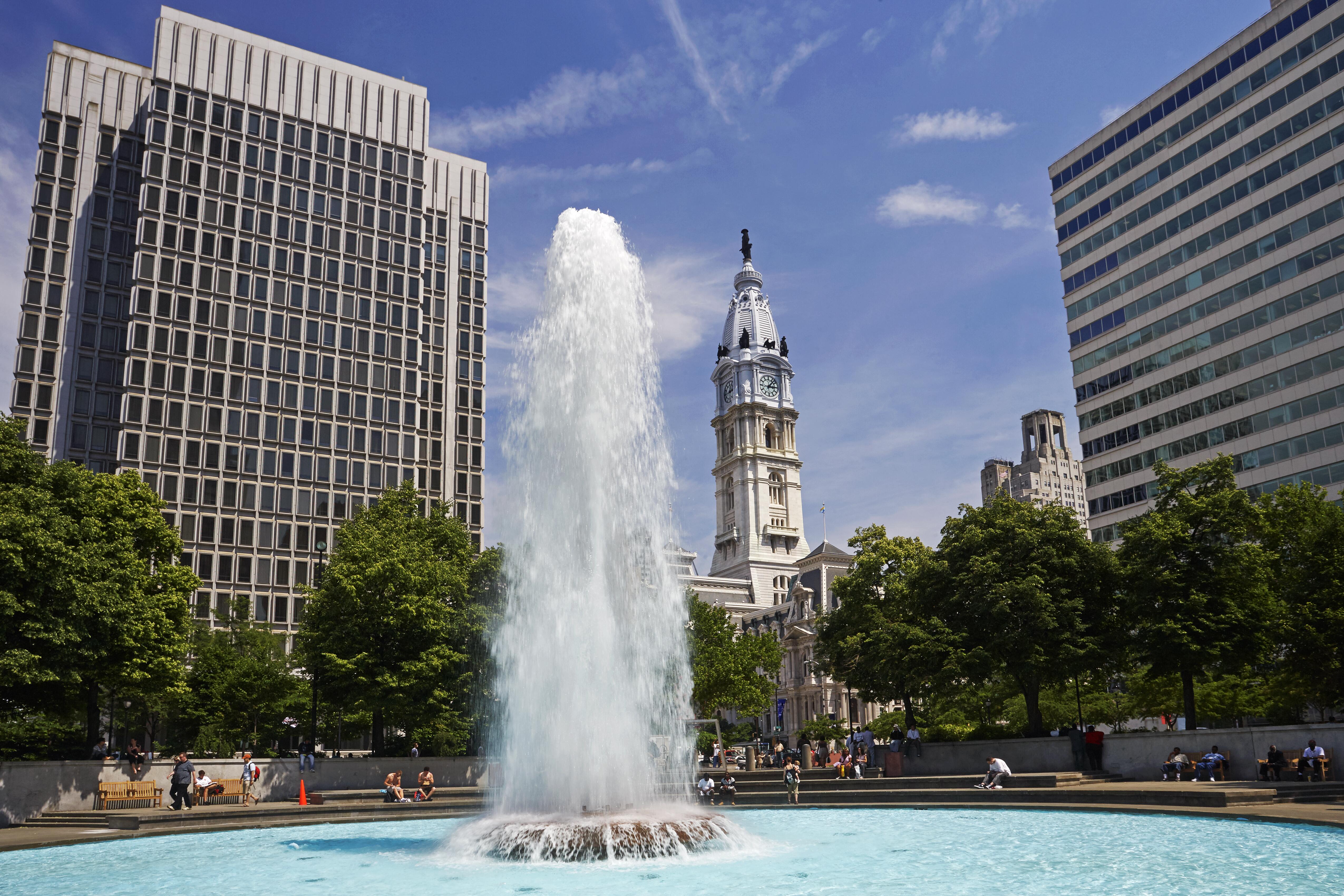 Image of the fountain and surrounding area of John F. Kennedy Plaza, or LOVE Park, in Philadelphia, Pennsylvania.