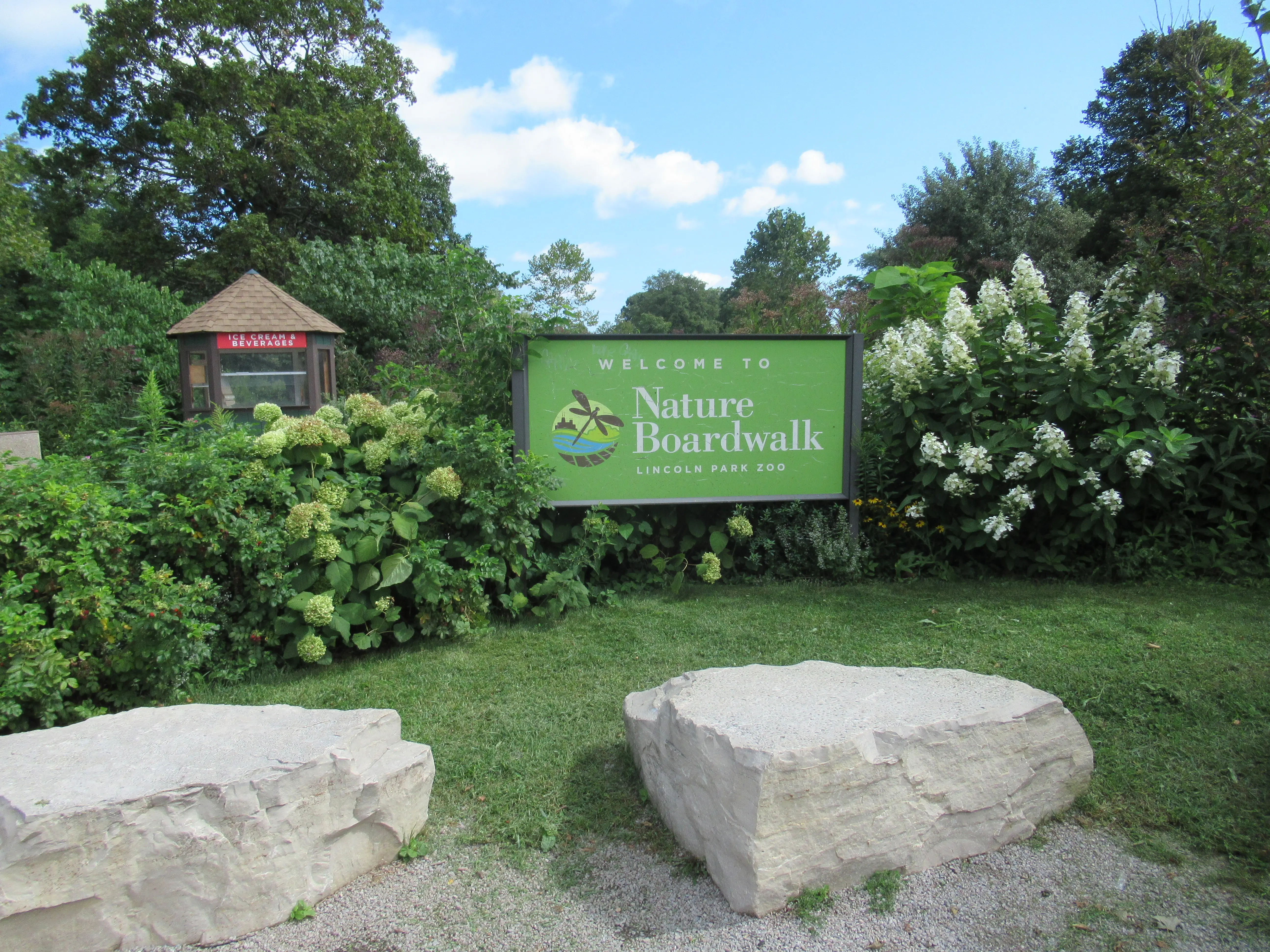 The Lincoln Park Zoo includes a nature path with a great view of the city skyline.