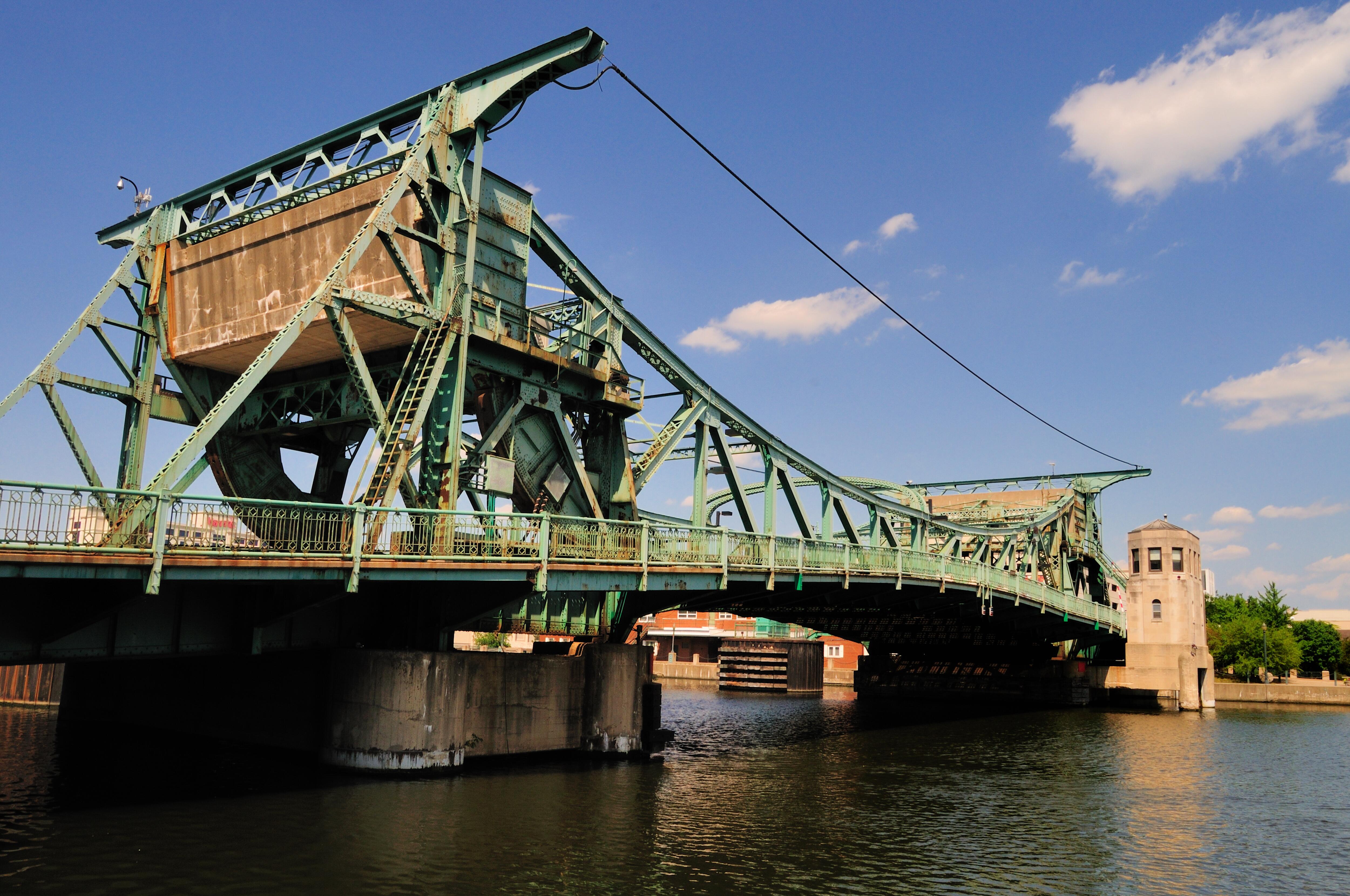 Image of the distinctive Jefferson Street Bridge across the Des Plaines River in downtown Joliet, Illinois.