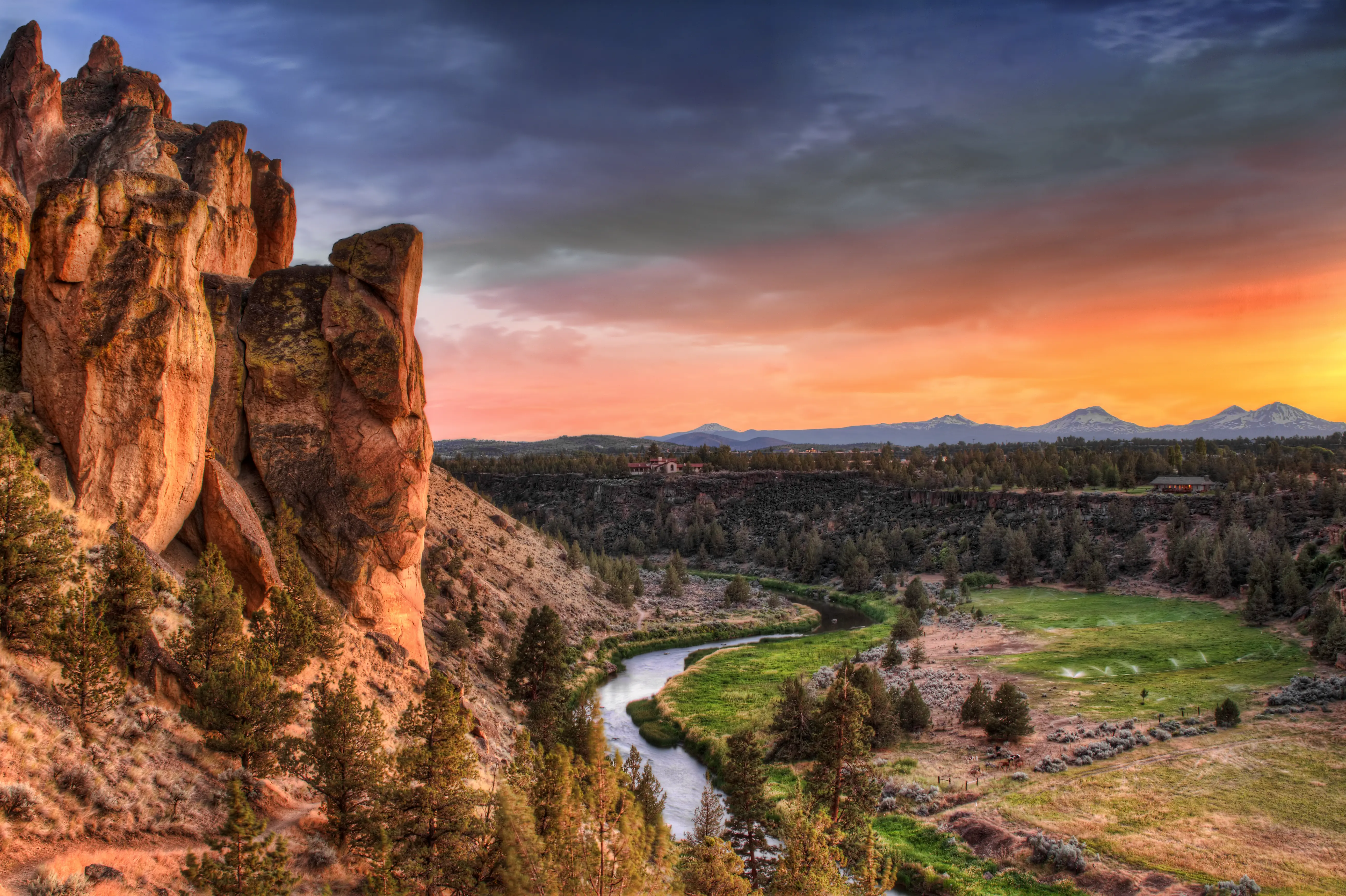 Outdoor image of the mountain landscape of Smith Rock State Park