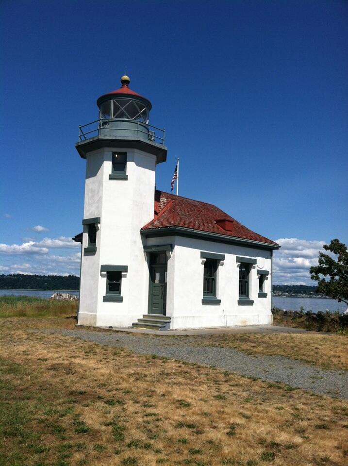 Outdoor image of the Point Robinson Lighthouse at Vashon Island.