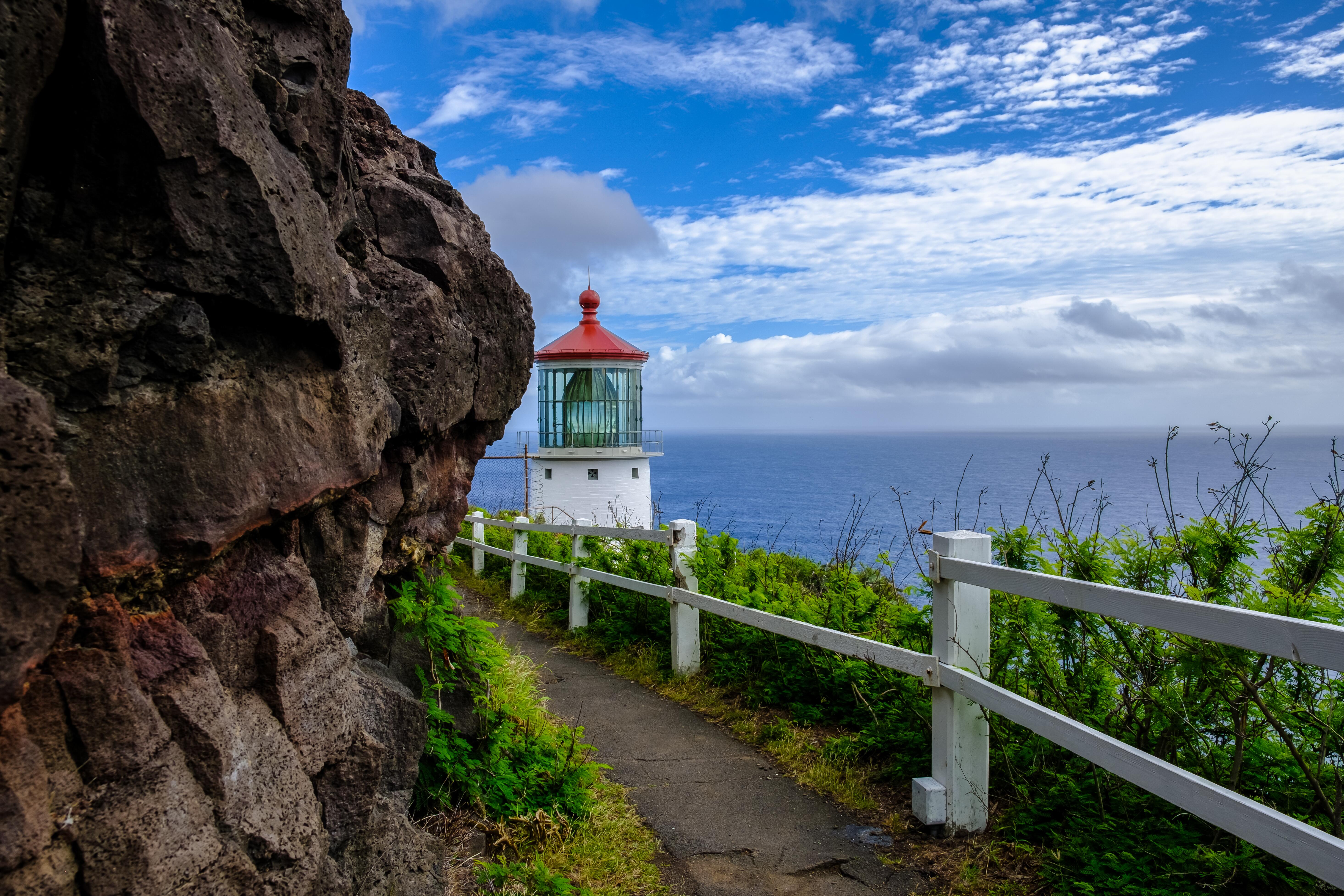 Outdoor picture of the Makapuu Point Lighthouse Trail in Honolulu, Hawaii.