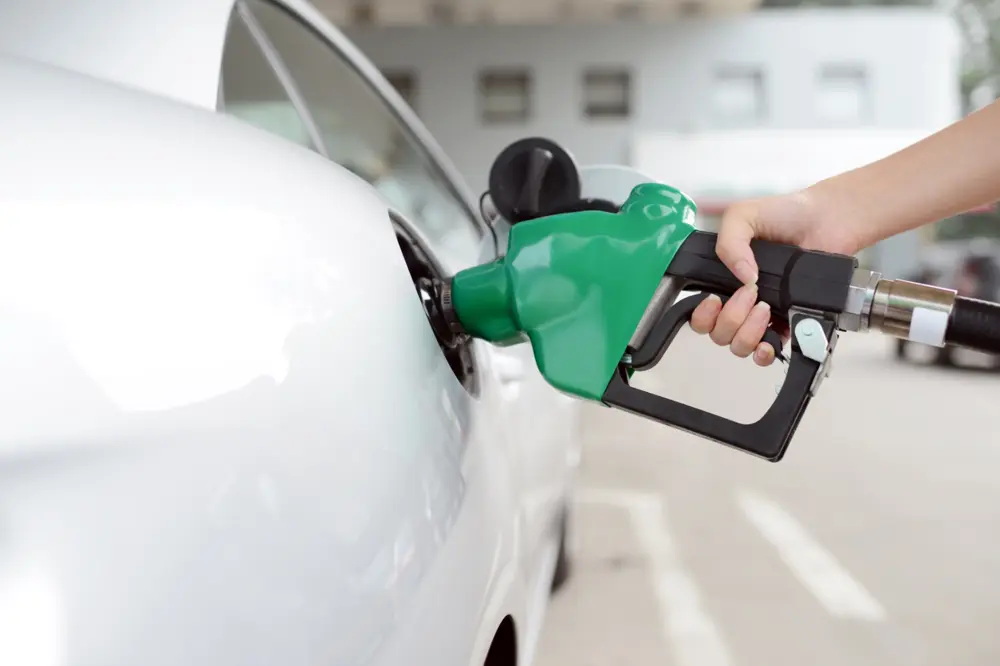 Gas pump and car