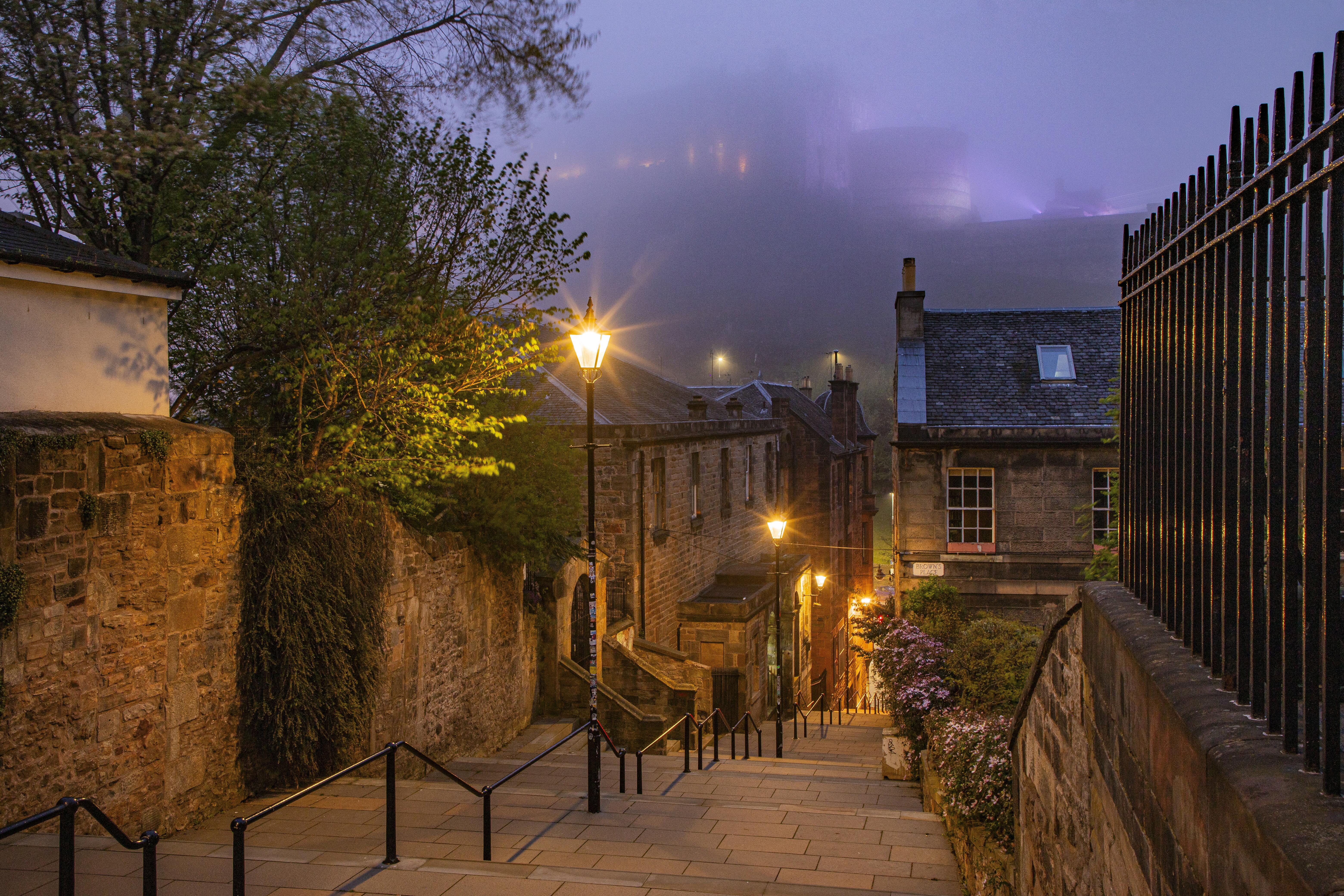 Photo castle at night in Edinburgh, Scotland