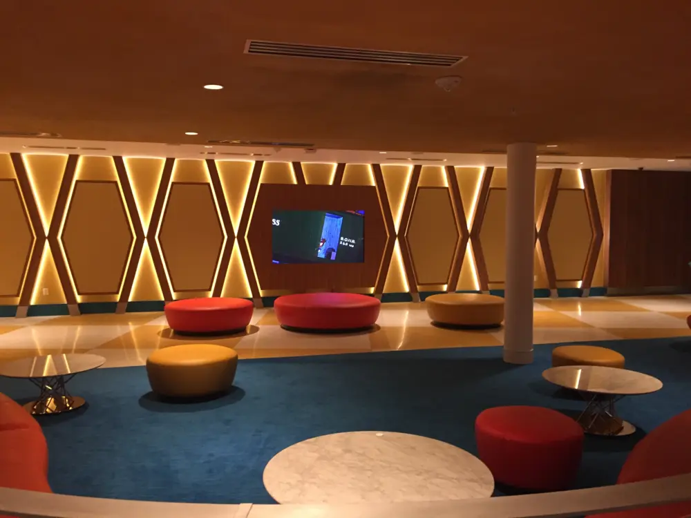 This Universal Orlando resort features retro d√©cor and lots of amenities. Highlights include Jack LaLanne-themed fitness center, a lazy river and upstairs bowling alley.