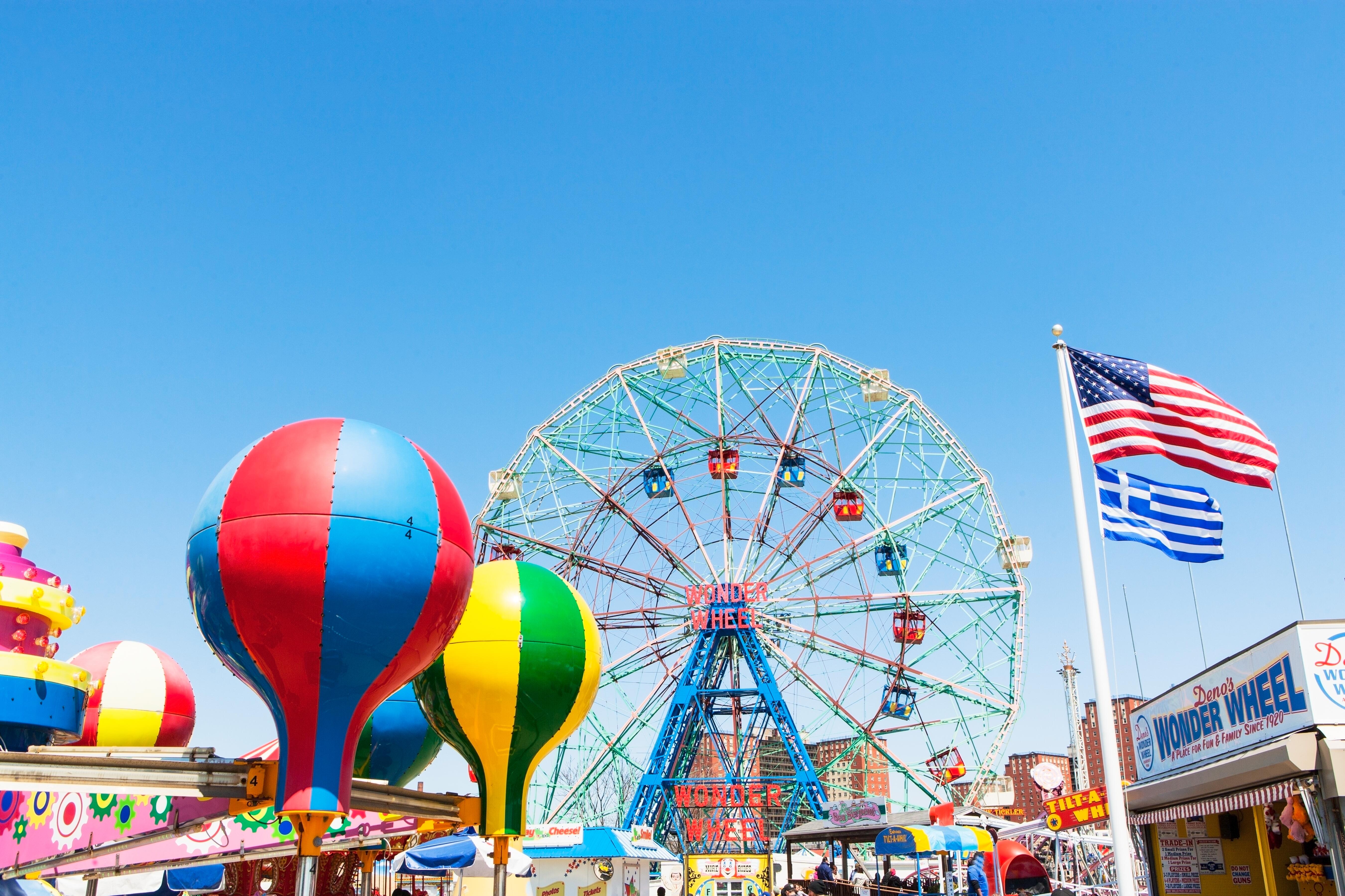Outdoor image of the wonder wheel at Coney Island