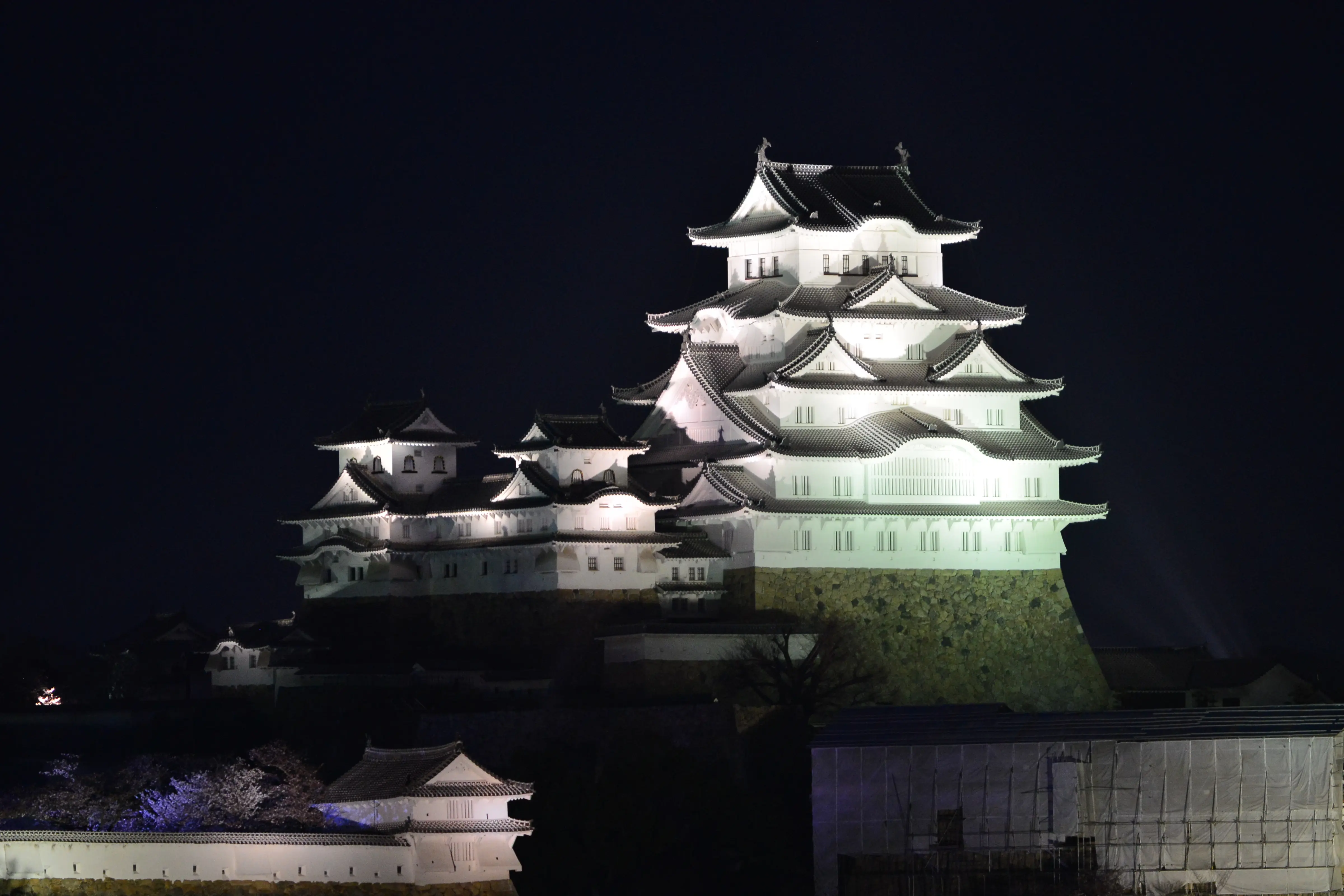 Outdoor nighttime shot of Himeji Castle.