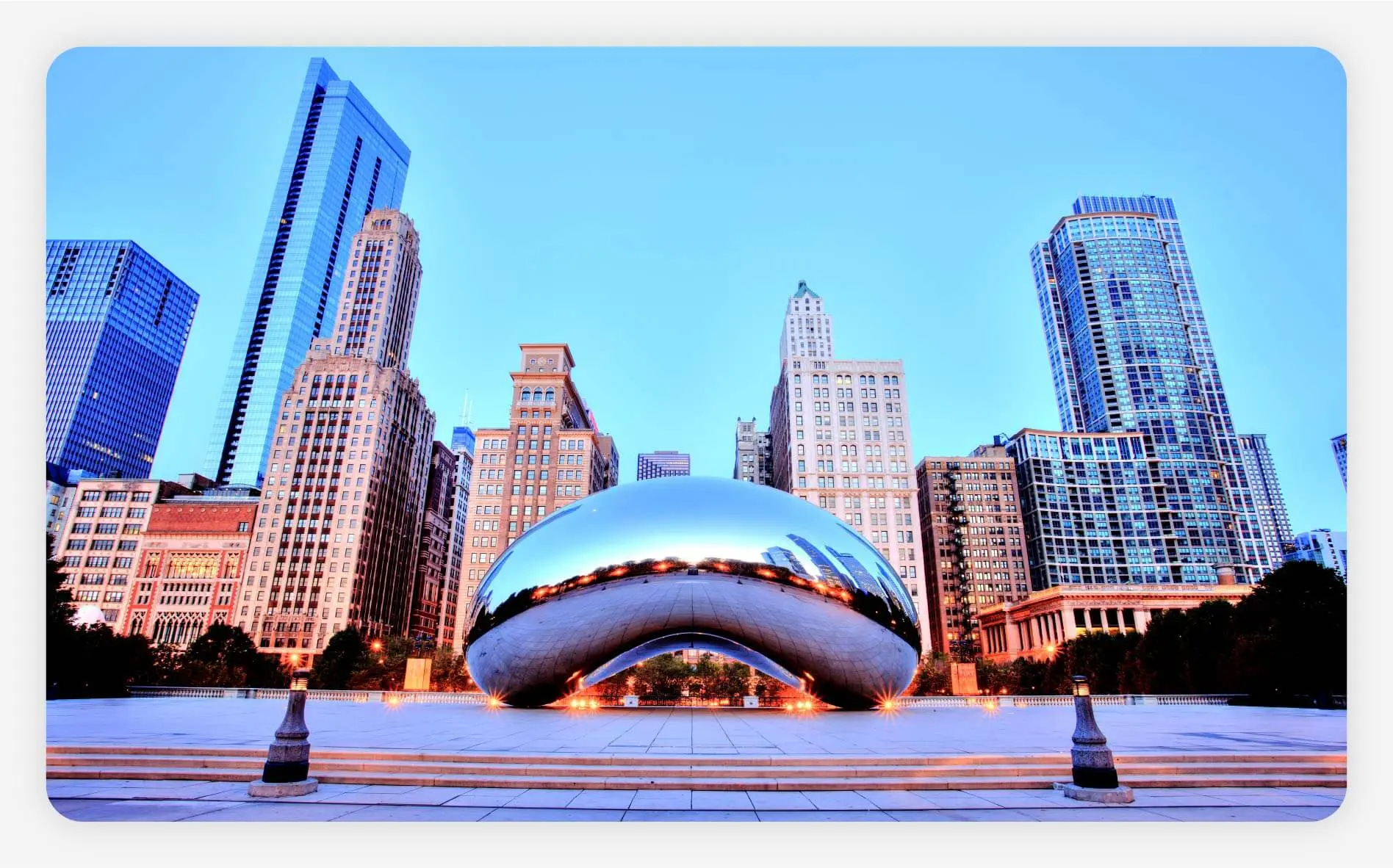 A photo of Cloud Gate in Chicago, Illinois.