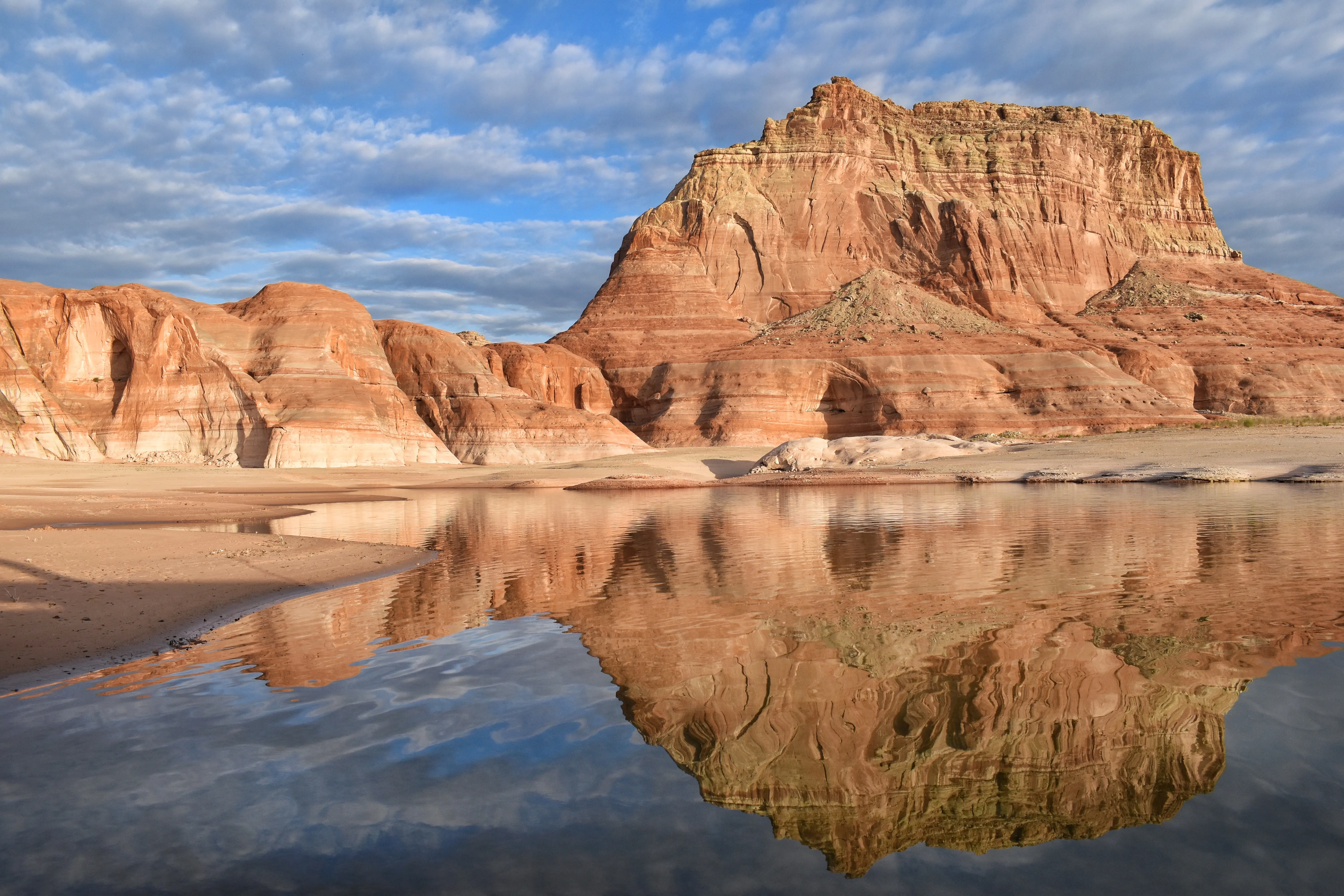 Image of the red rock landscape surrounding Lake Powell.