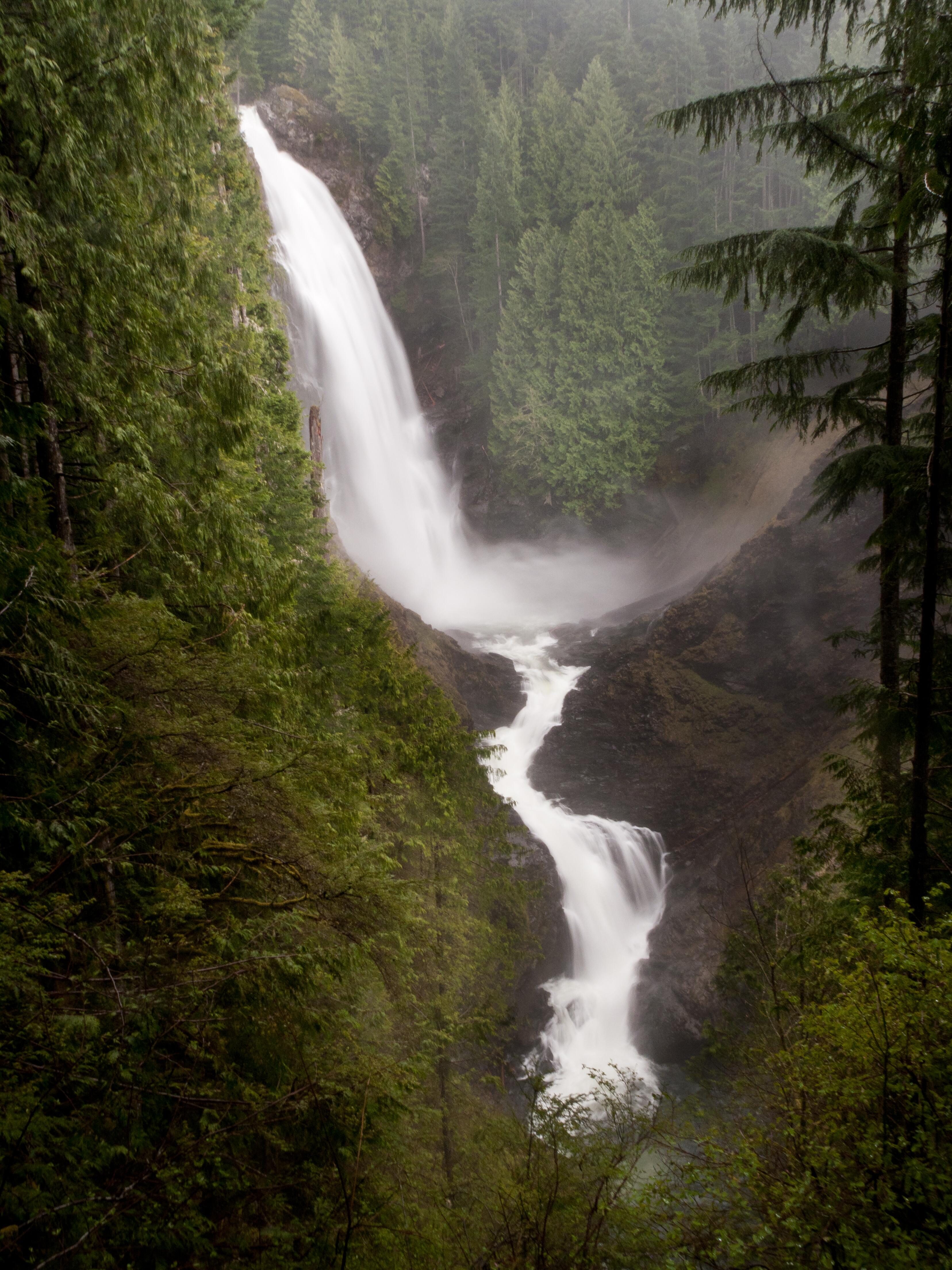 Outdoor image of the scenic waterfall at Wallace Falls State Park