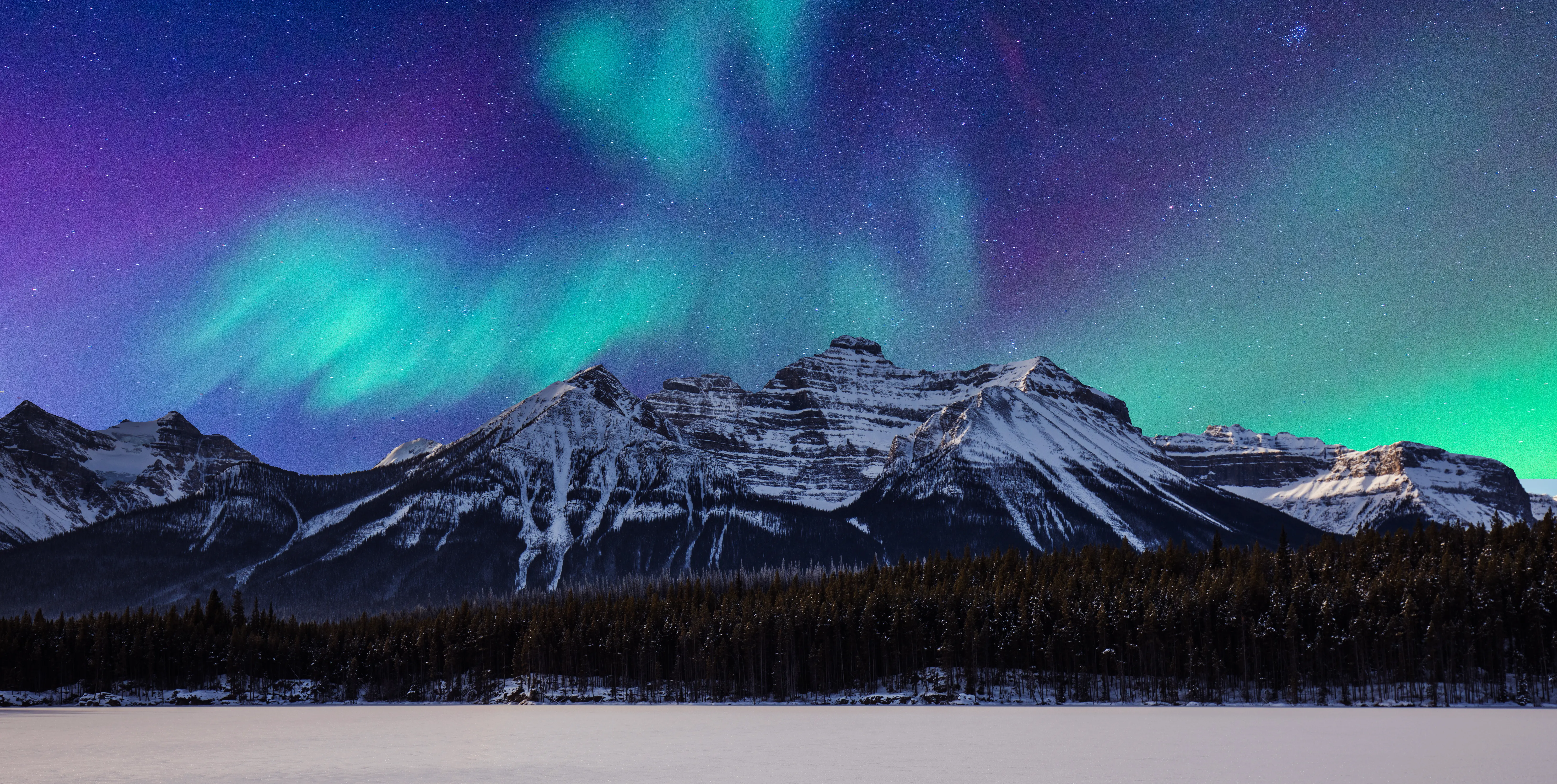 Photo of Northern lights in Banff, Canada