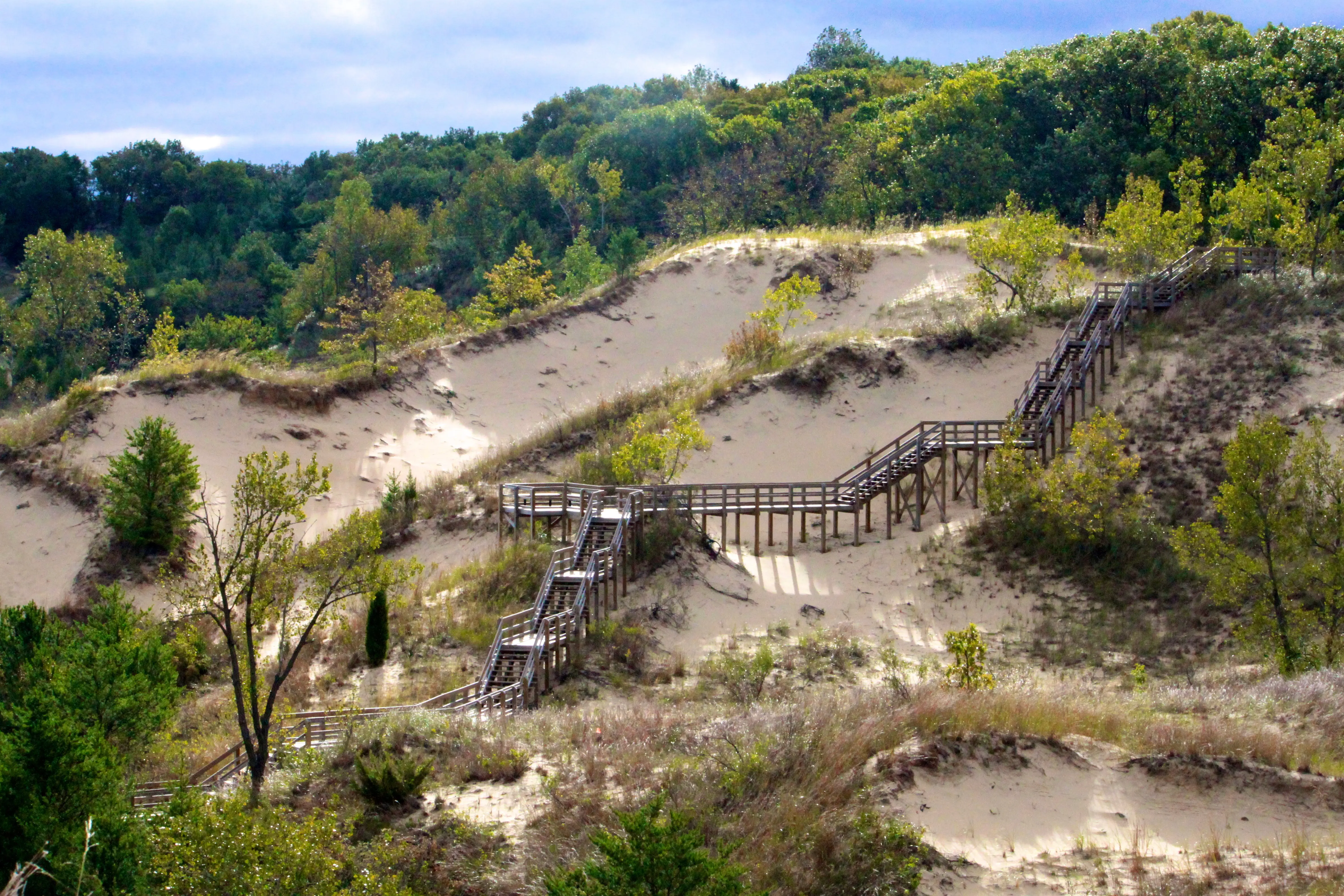 Image of the dunes and walkways of Indiana Dunes National Park in Indiana.