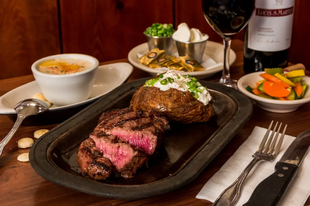 Driftwood Restaurant & Lounge,