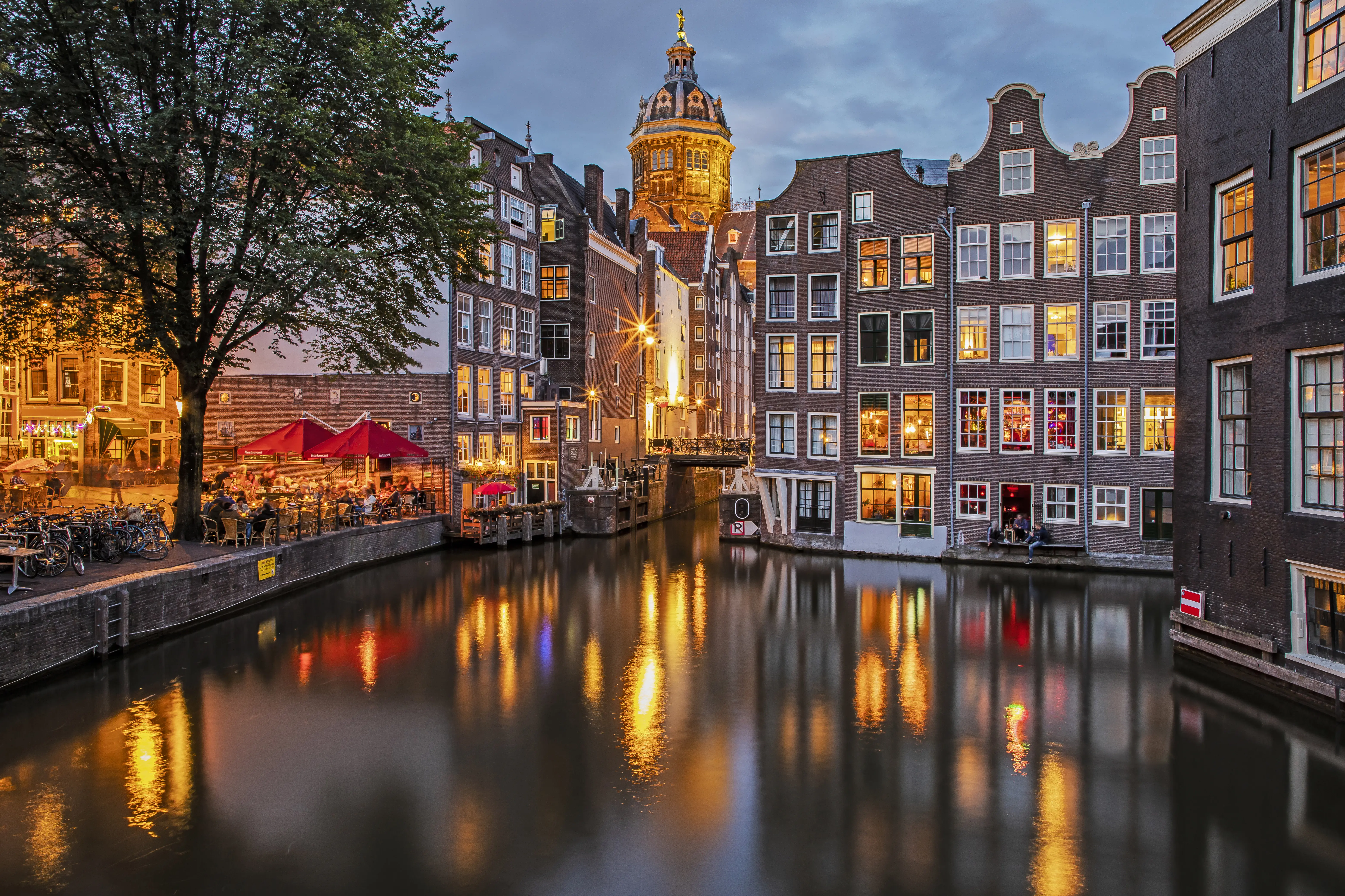 Outdoor image of De Wallen Neighborhood in Amsterdam.