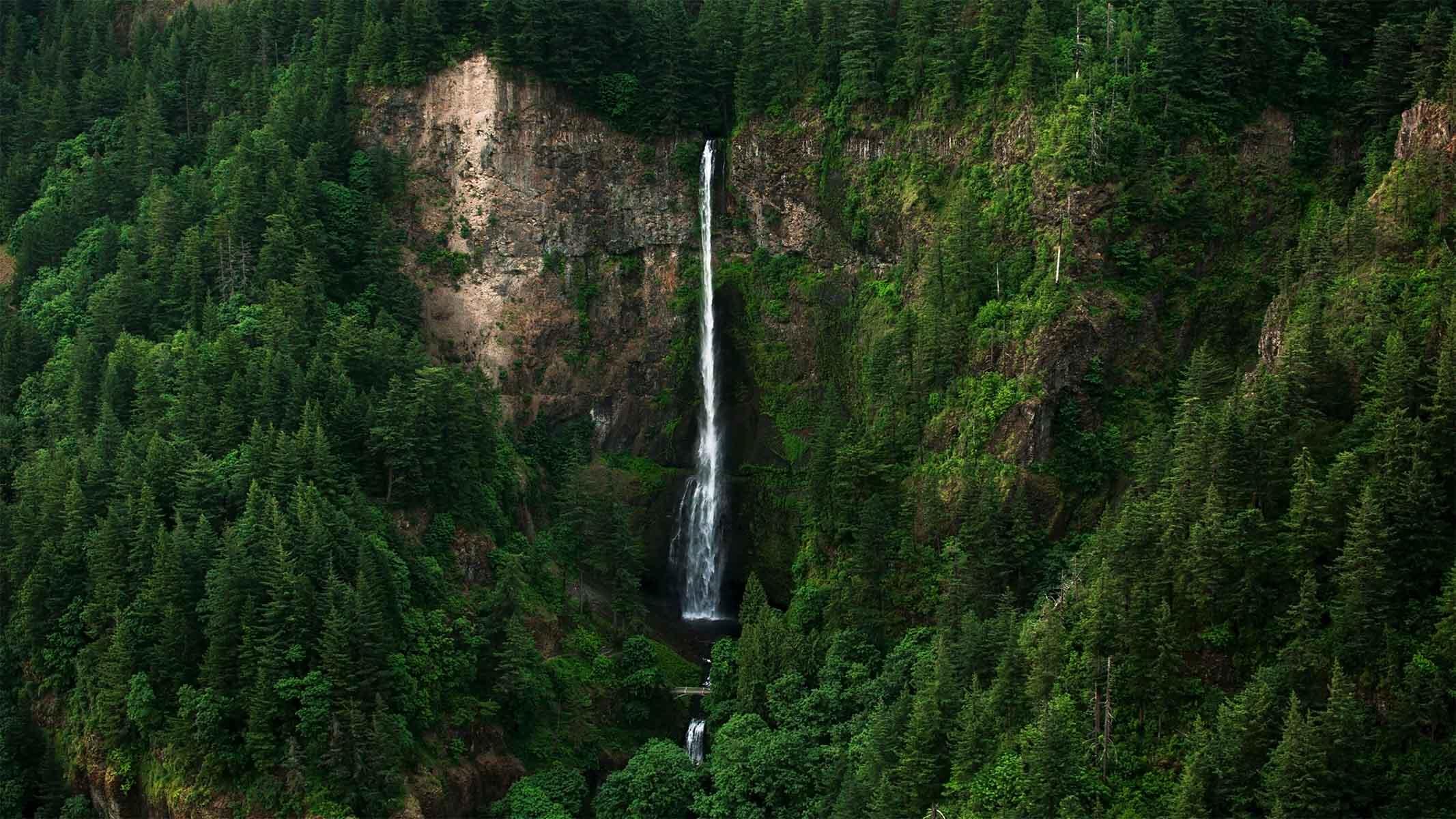 A view of the Multnoham Falls waterfalls cascading downA view of the Multnoham Falls waterfalls cascading down