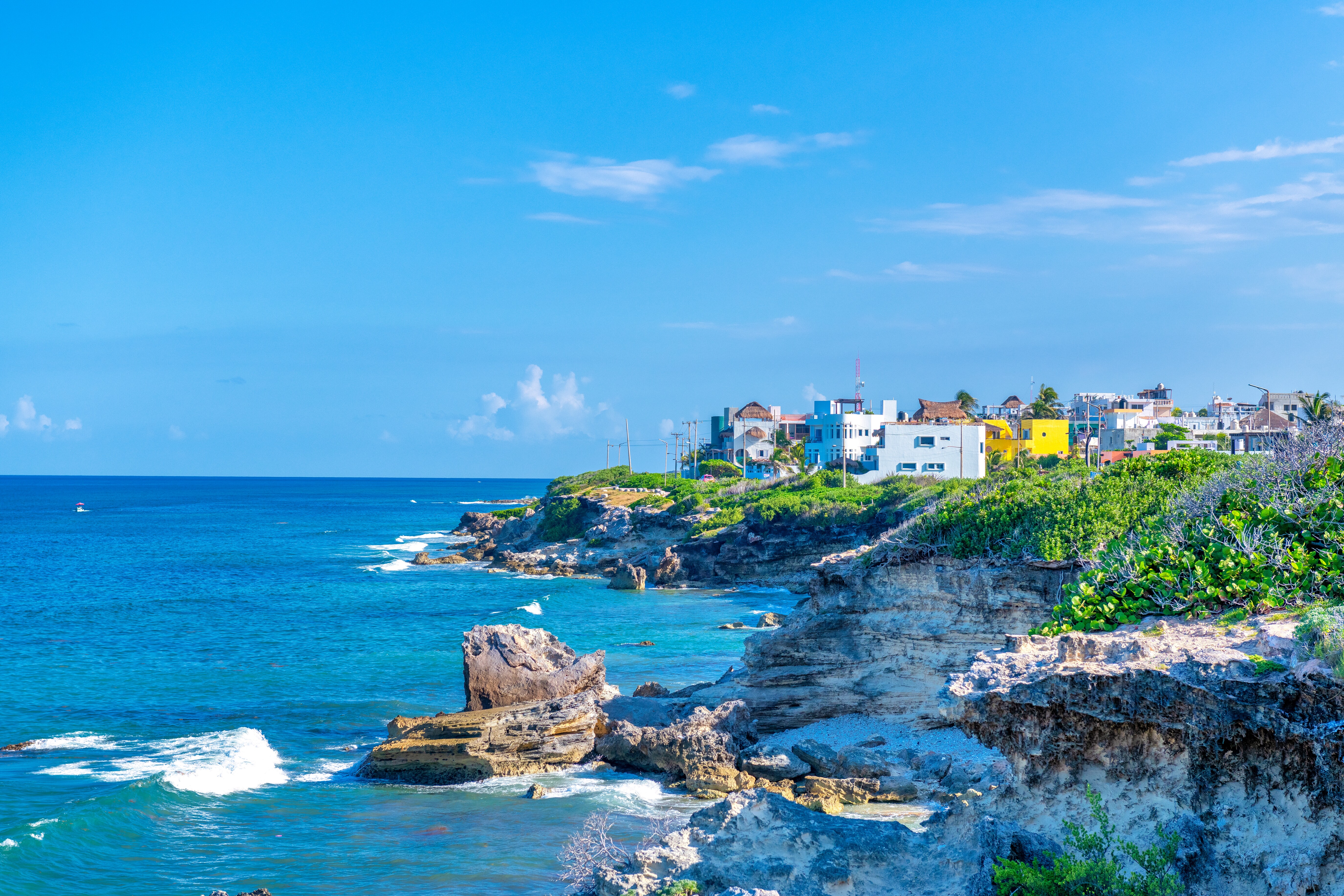 Image of the beach coast of Isla Mujeres, Mexico.