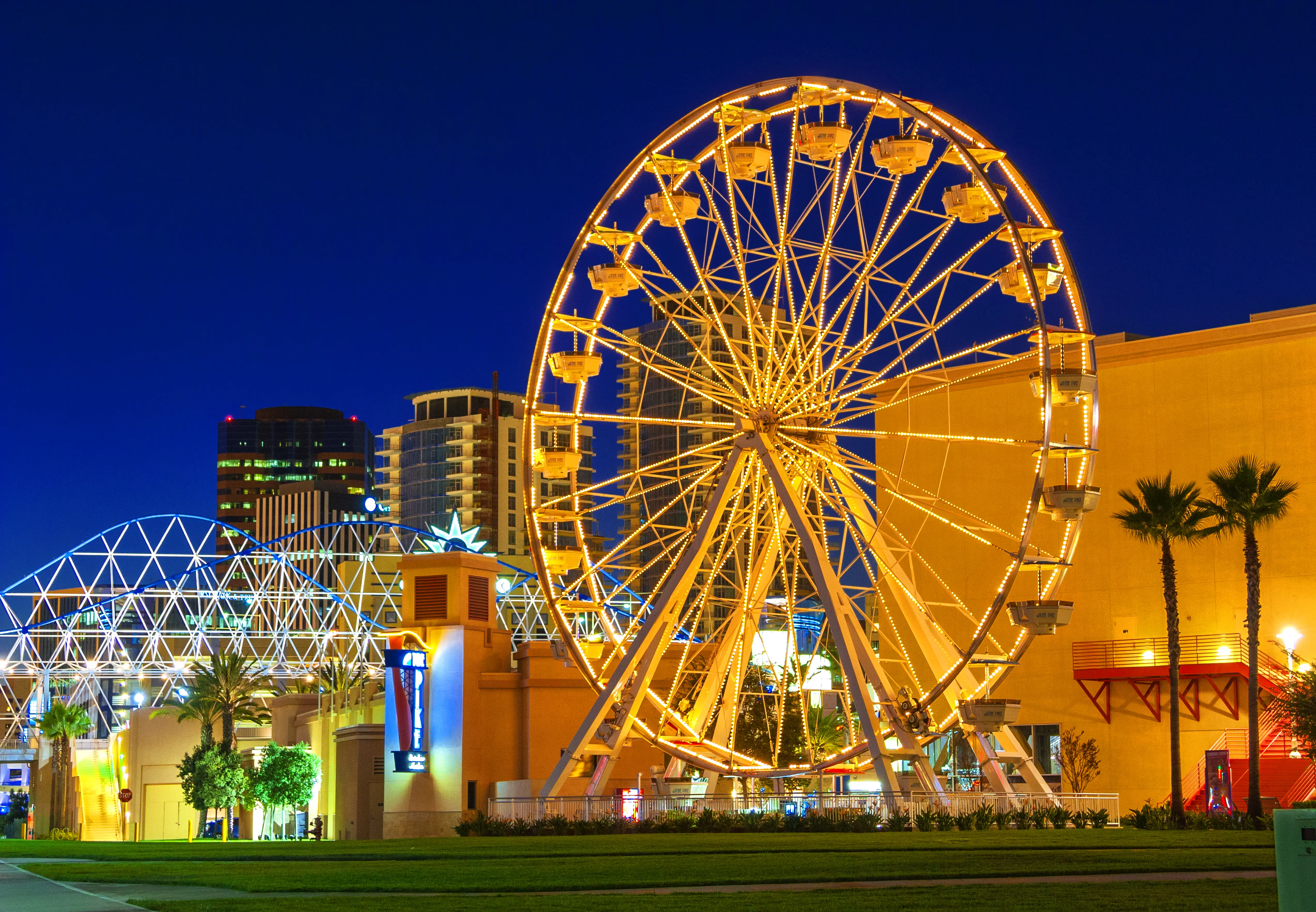 Colorful ferris wheel next to the Pike Outlets