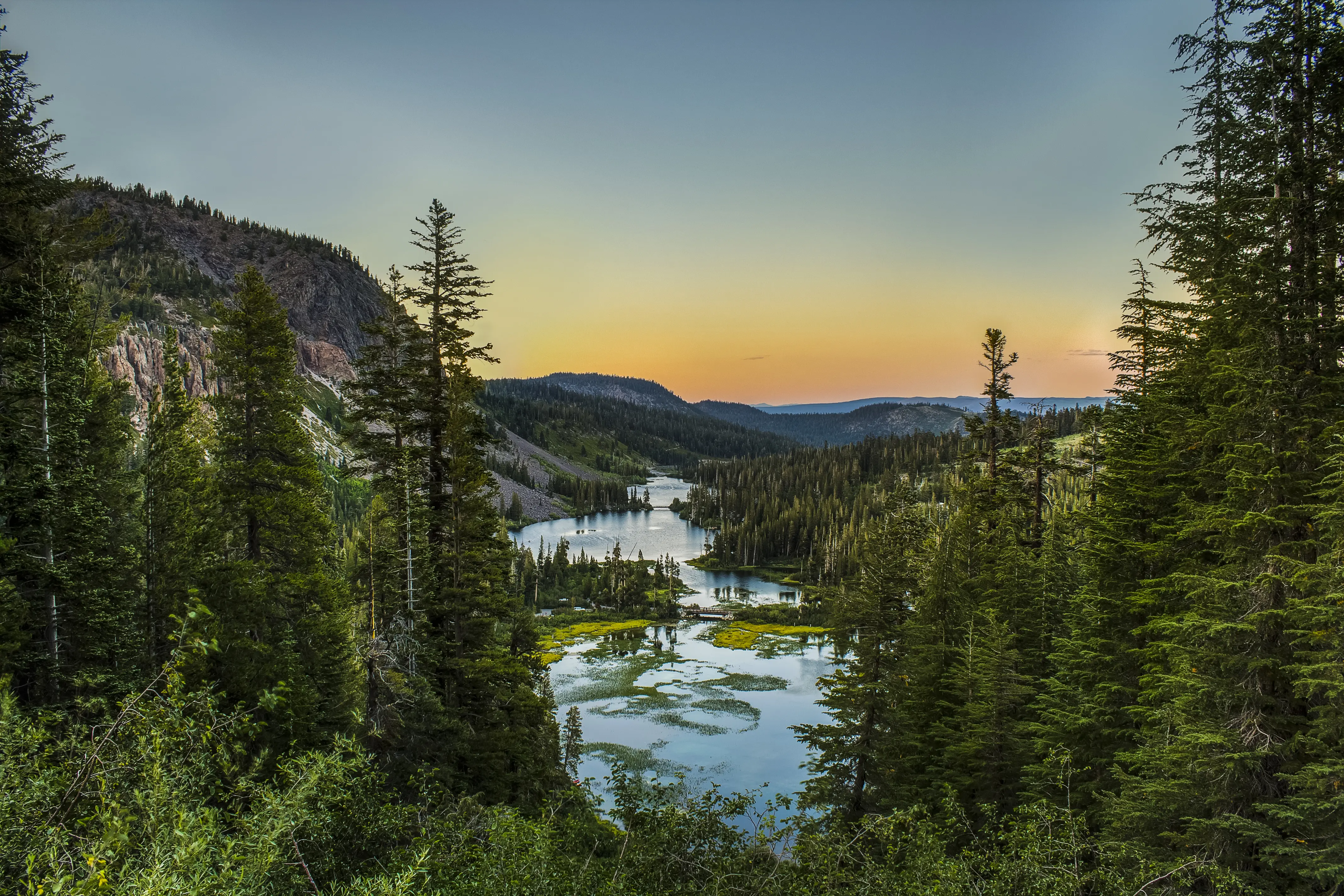 Outdoor shot of the landscape scenery of Mammoth Lakes