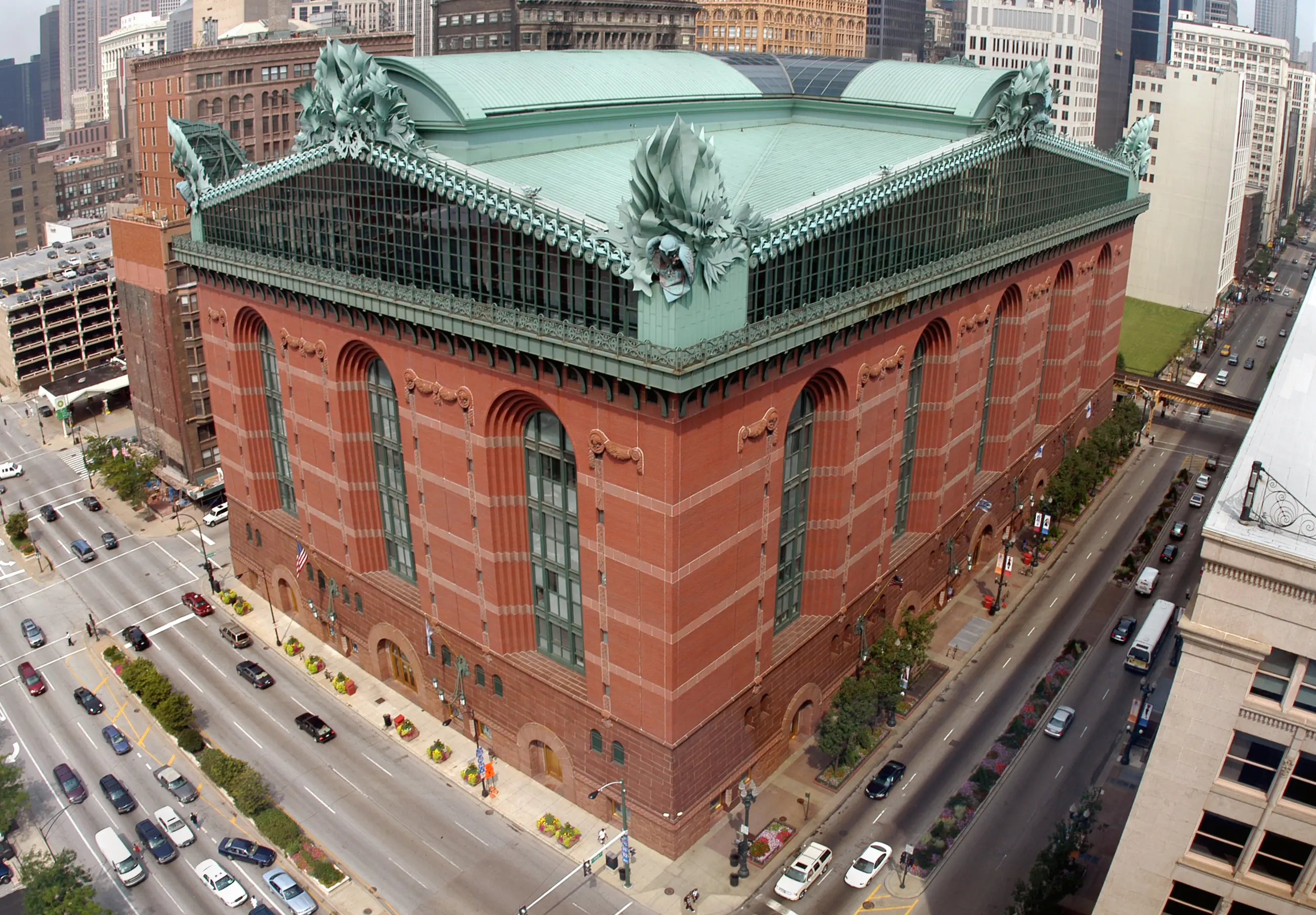 Exterior image of the Harold Washington Library Center in Chicago, Illinois.