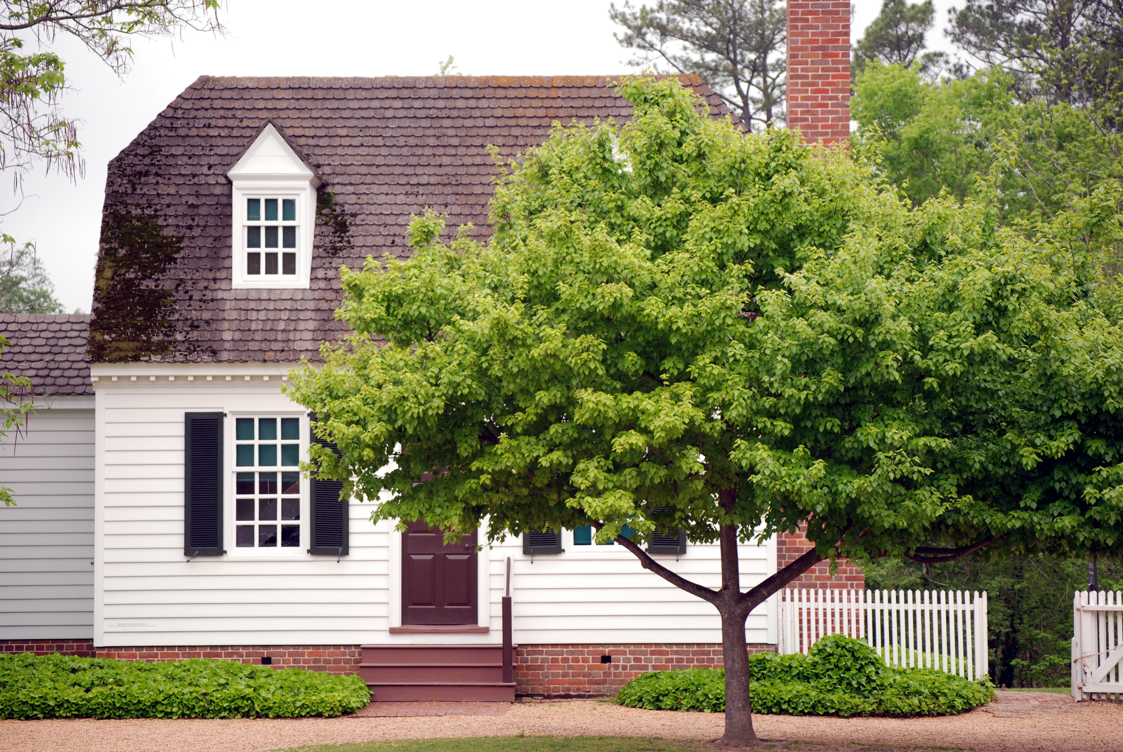 Exterior image of a small home or store in Colonial Williamsburg.