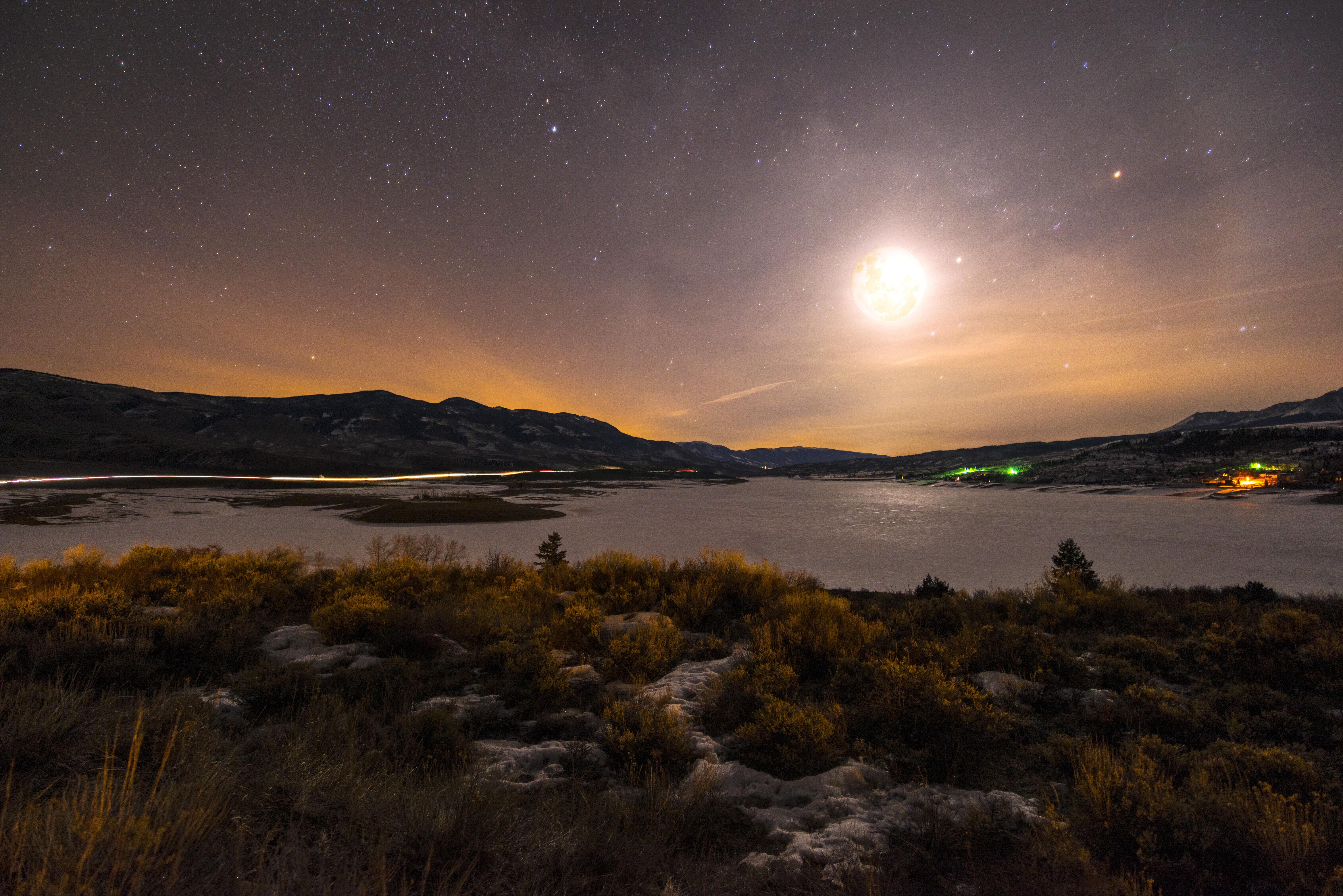 Image of Green Mountain Reservoir in Colorado, at night.