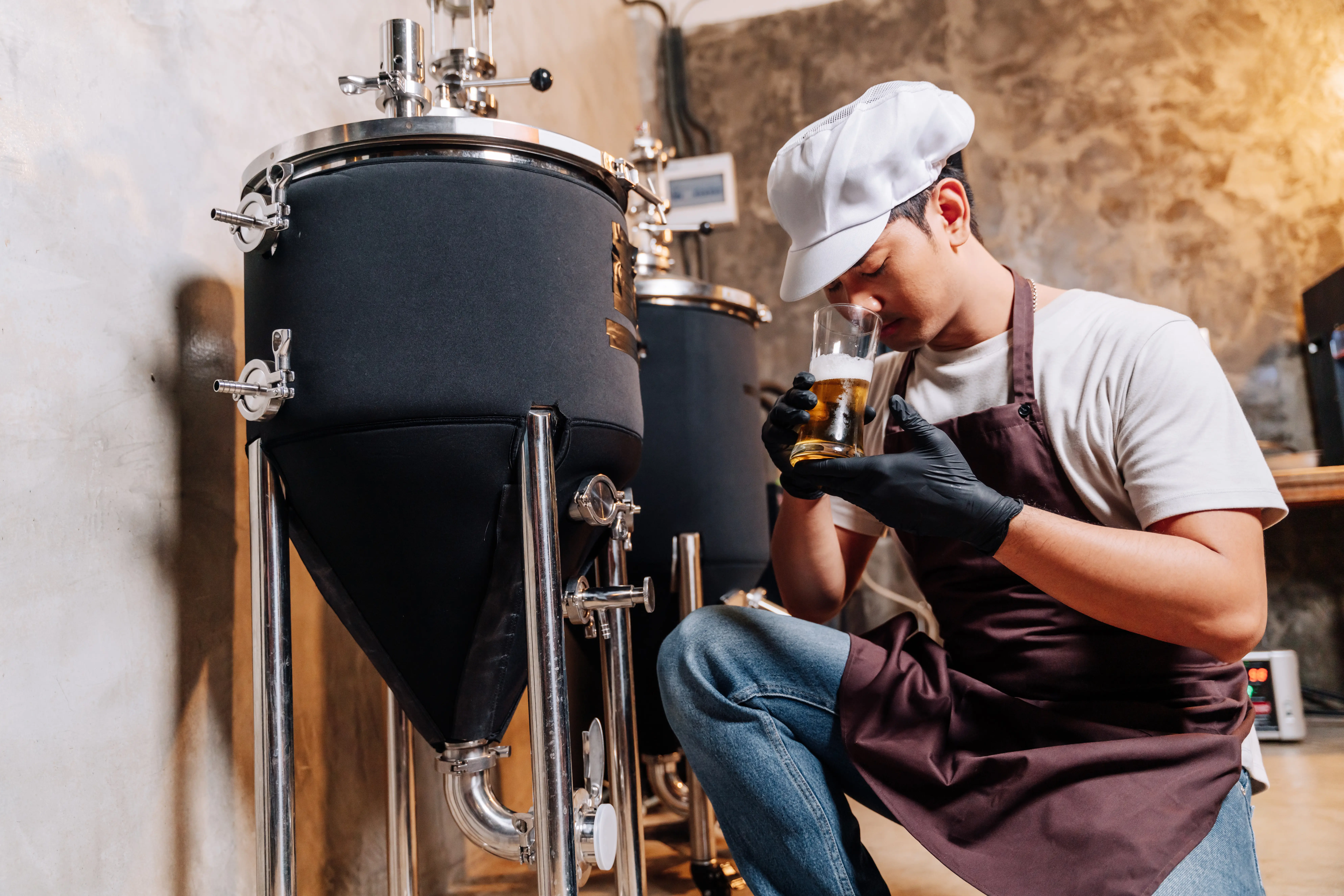 Image of a brewer checking draft quality.