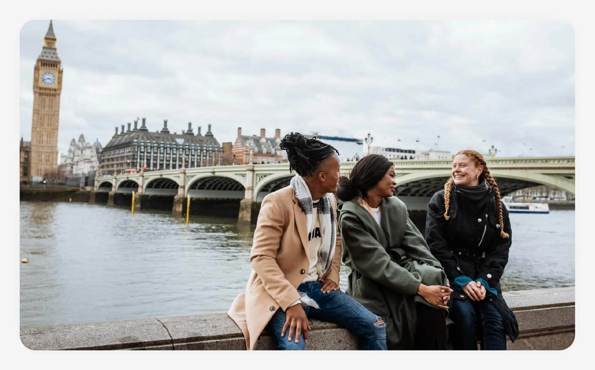 Solo female traveler meeting new people