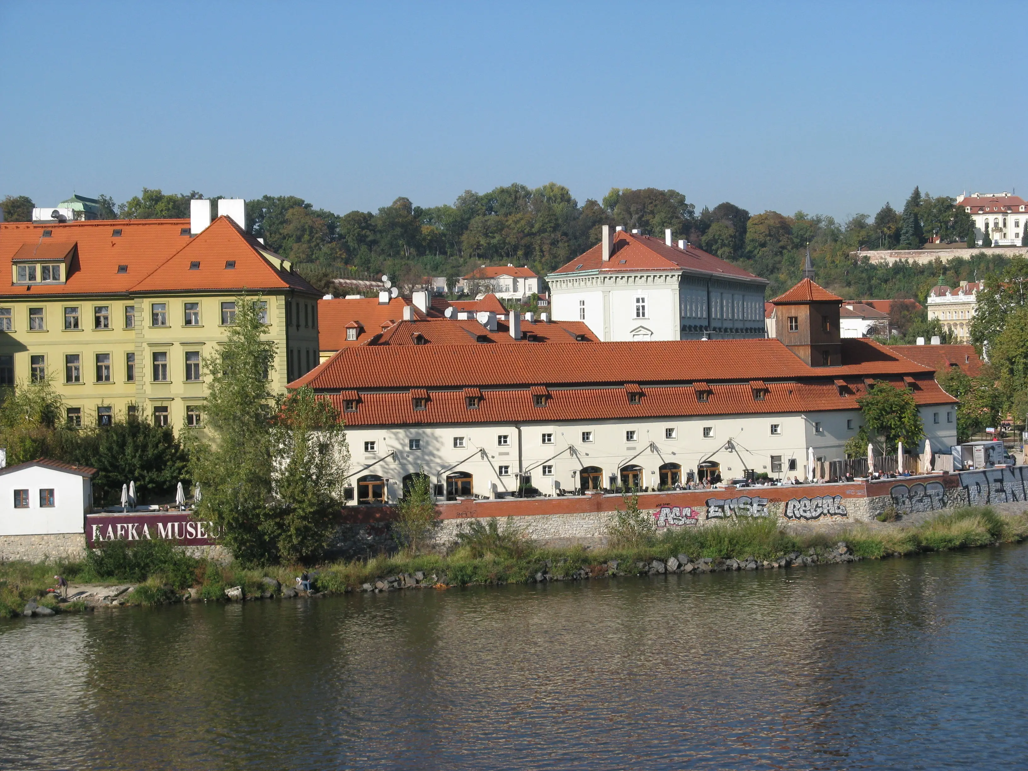 Exterior image of the Franz Kafka Museum taken from the nearby river.