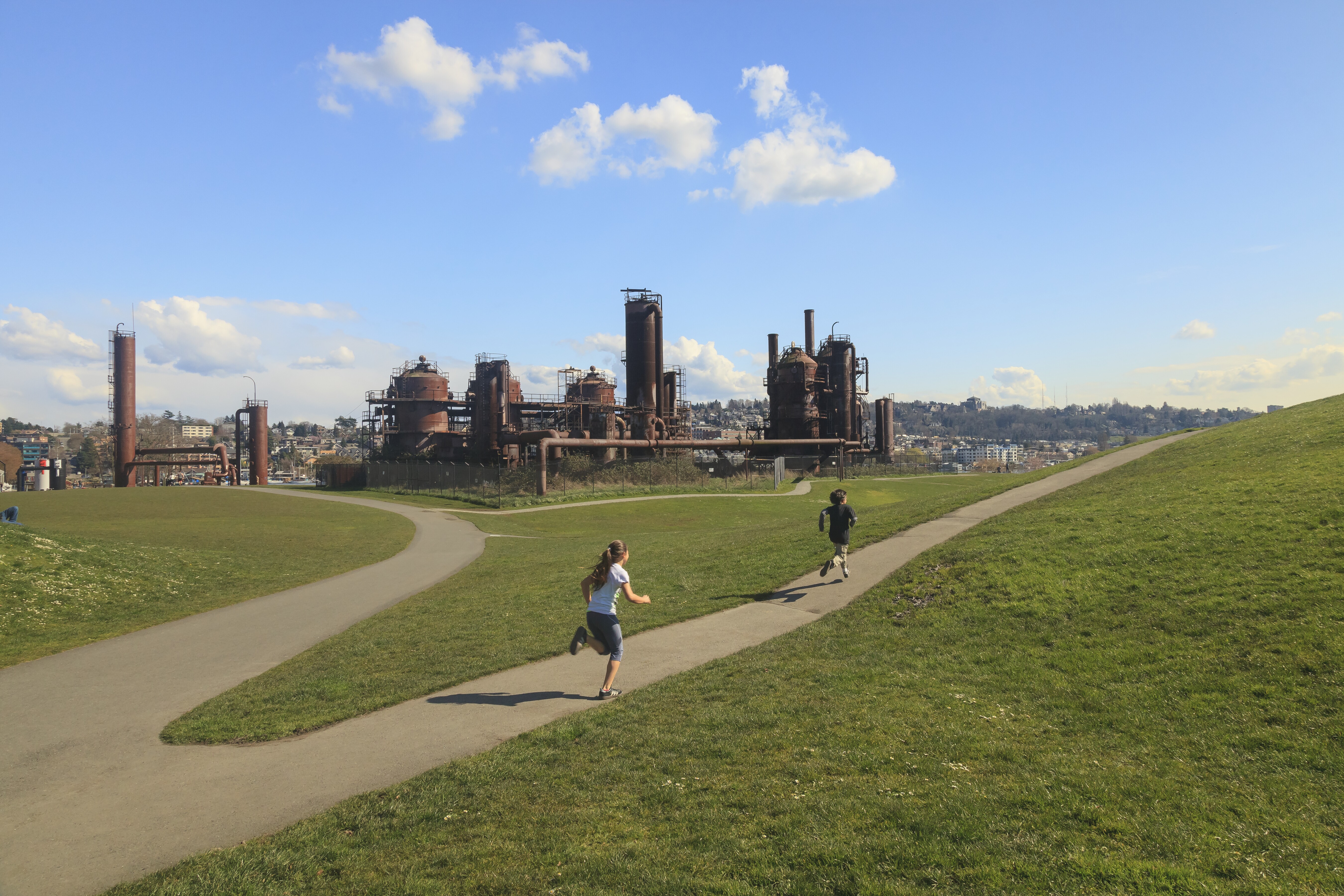 Image of a runner at Gas Works Park in Seattle.
