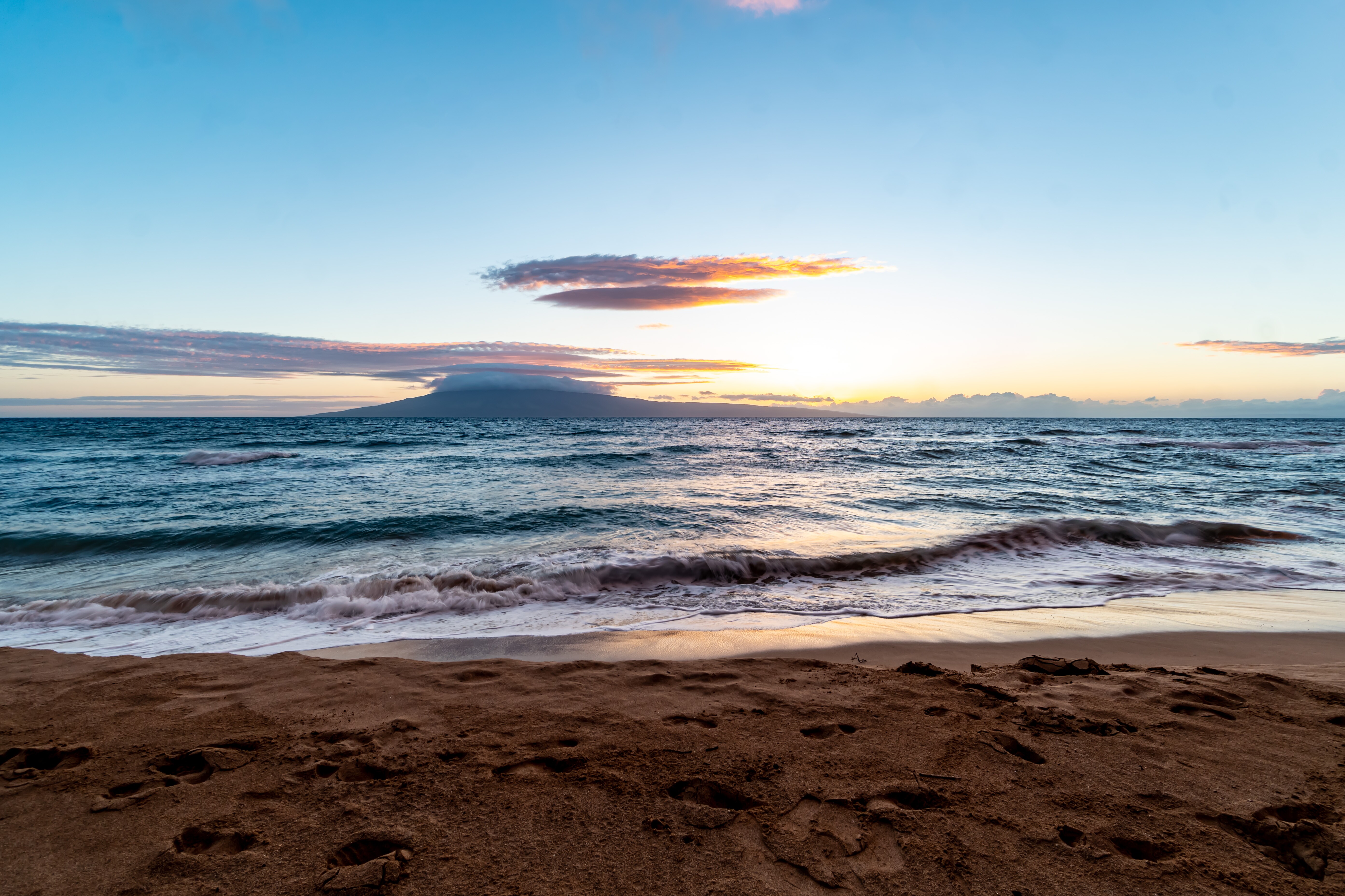 Image of the beach and ocean of Kaanapali, Hawaii.