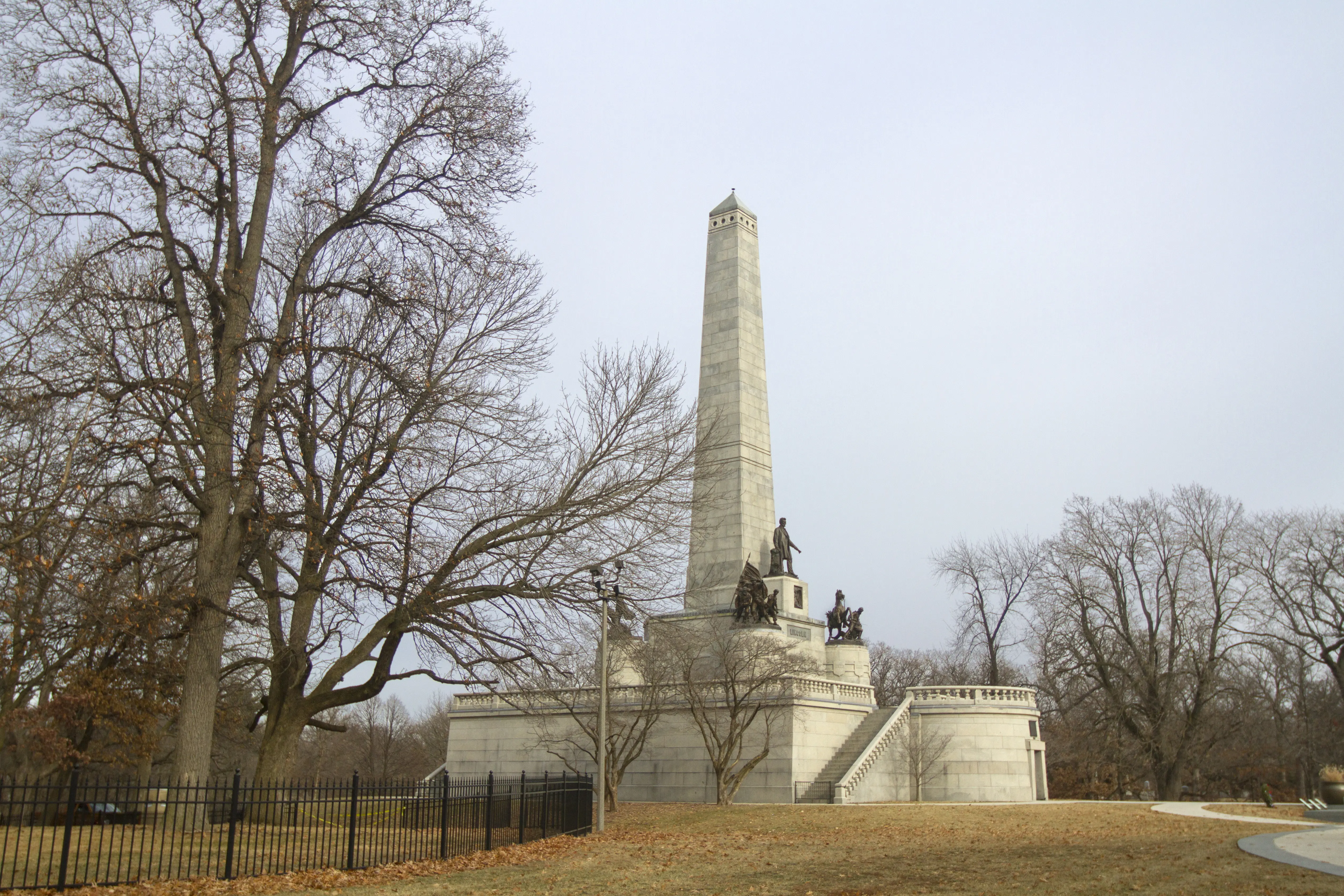 Image of Lincoln's grave site in Springfield Illinois.