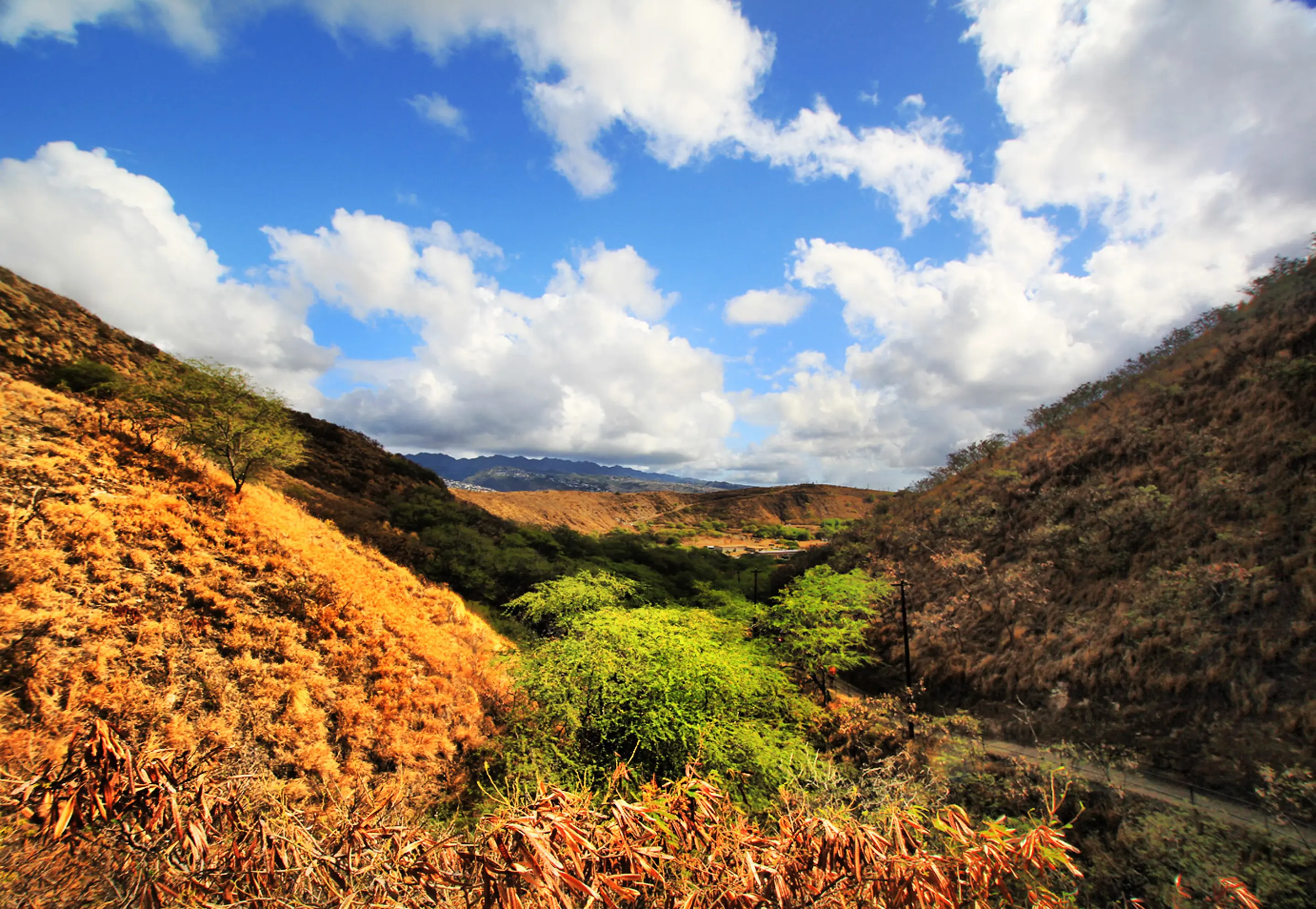 Image of Diamond Head volcanic tuff cone on the Hawaiian island of Oʻahu.