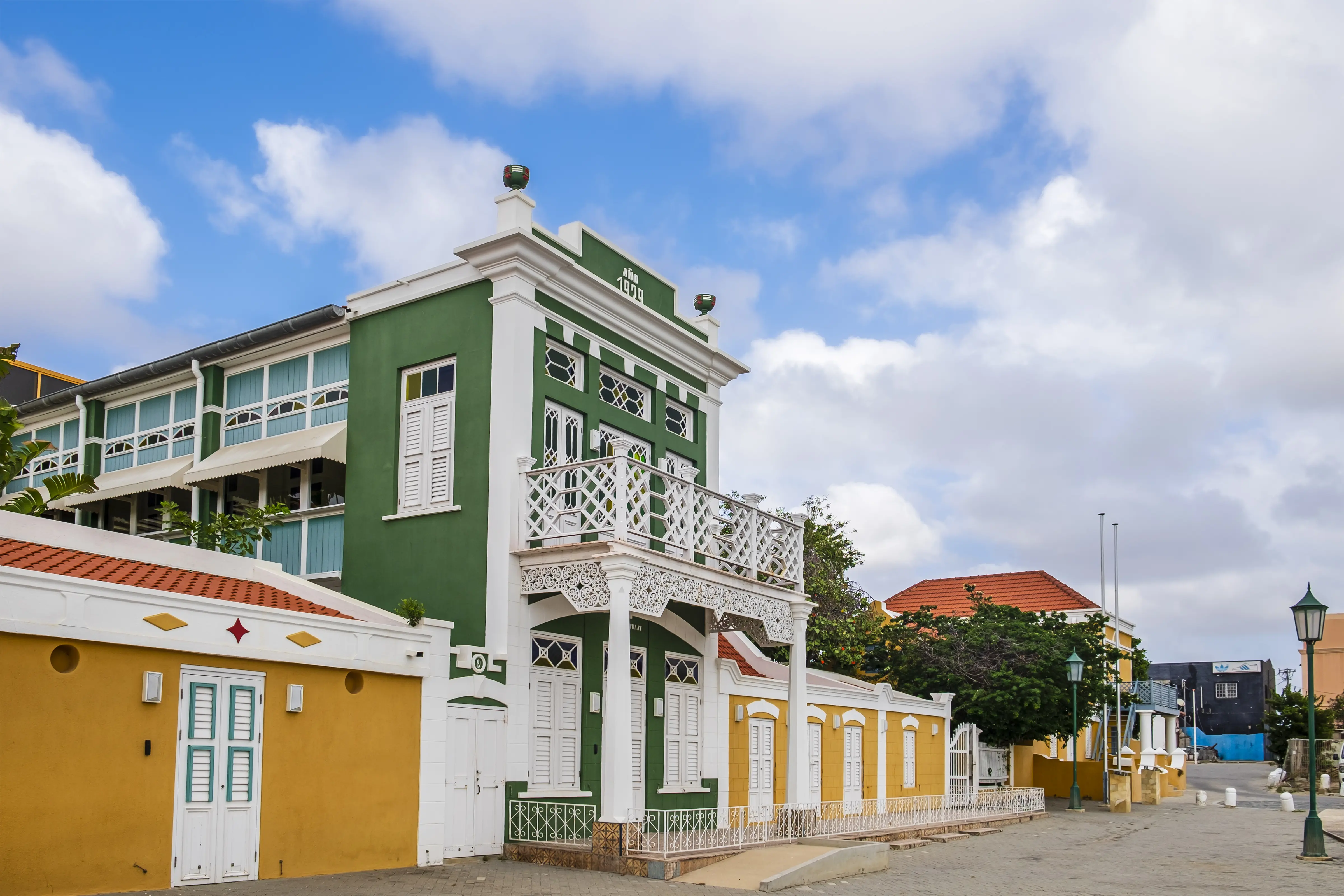 Image of buildings in District Scharloo, Curacao.