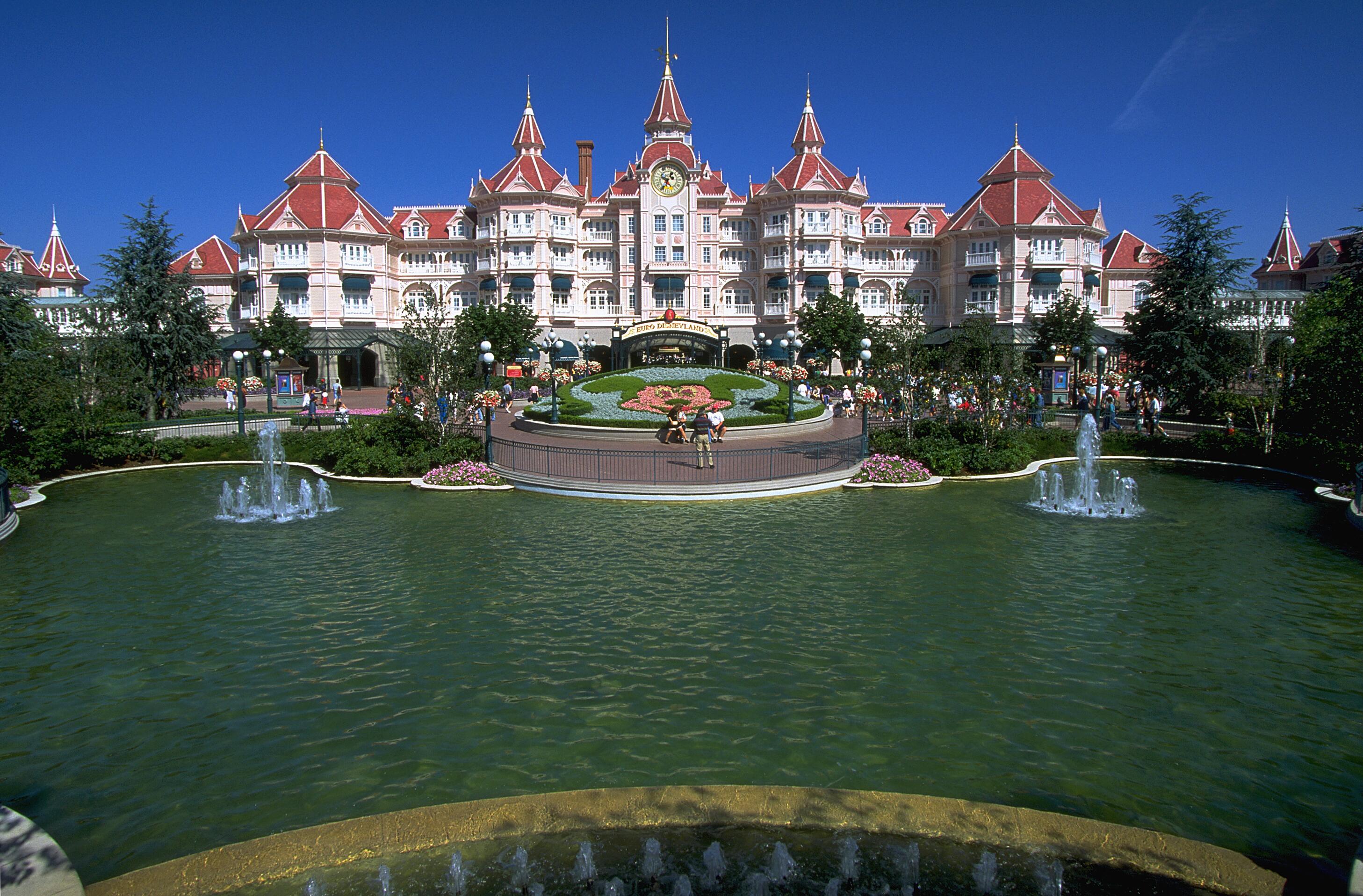 Image of the Disneyland Hotel in Paris.