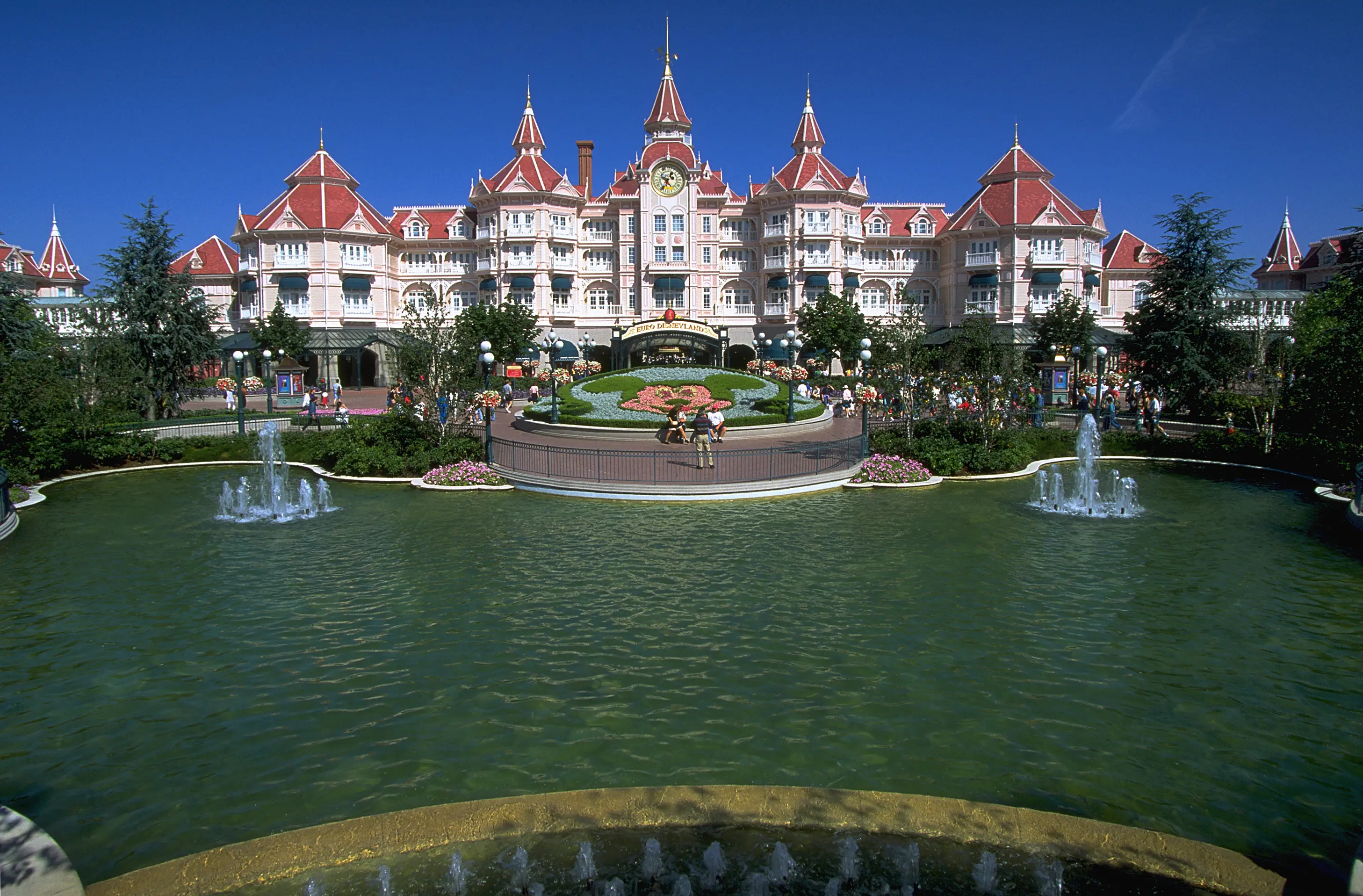 Image of the Disneyland Hotel in Paris.