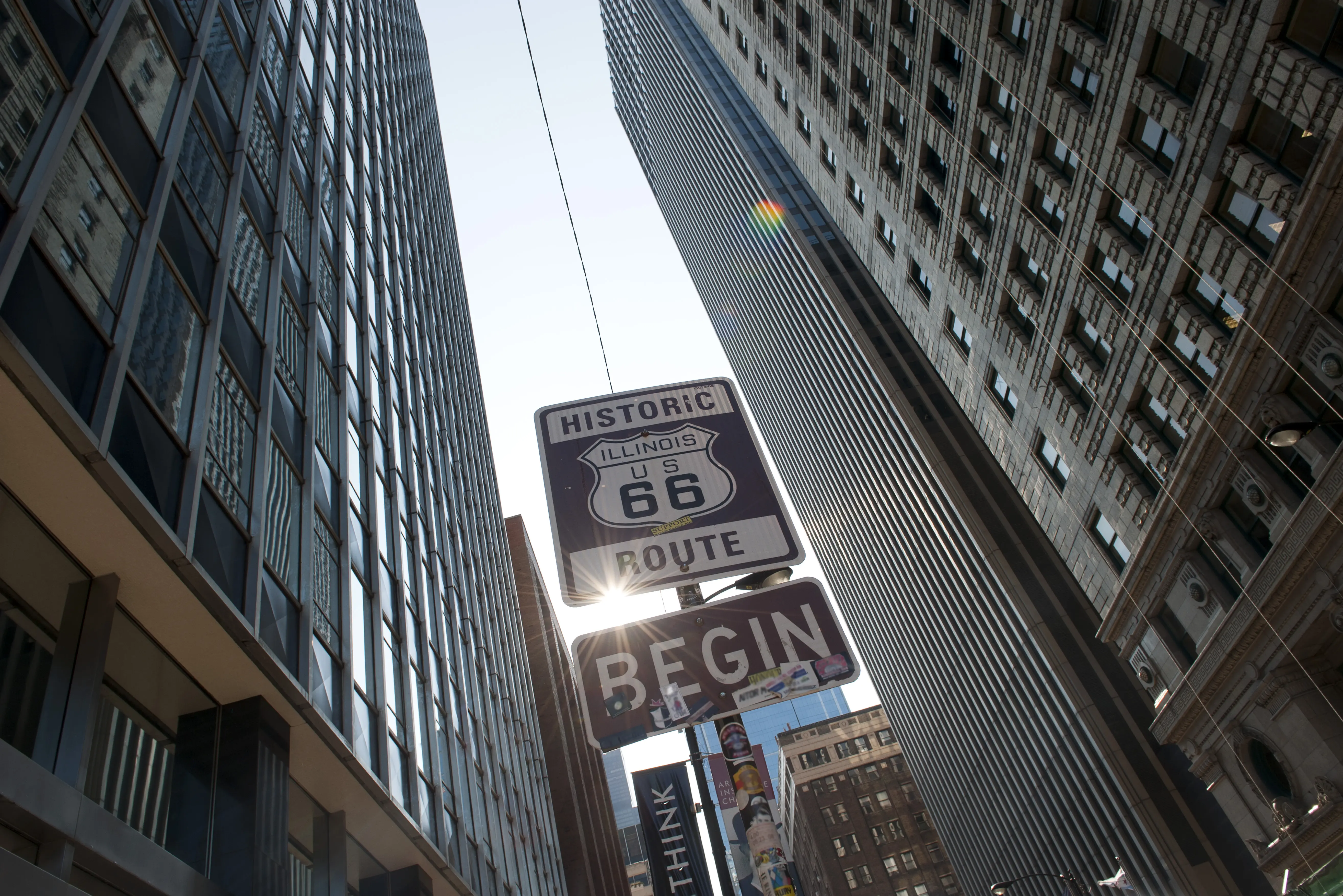 Image of the Route 66 start sign in Illinois.