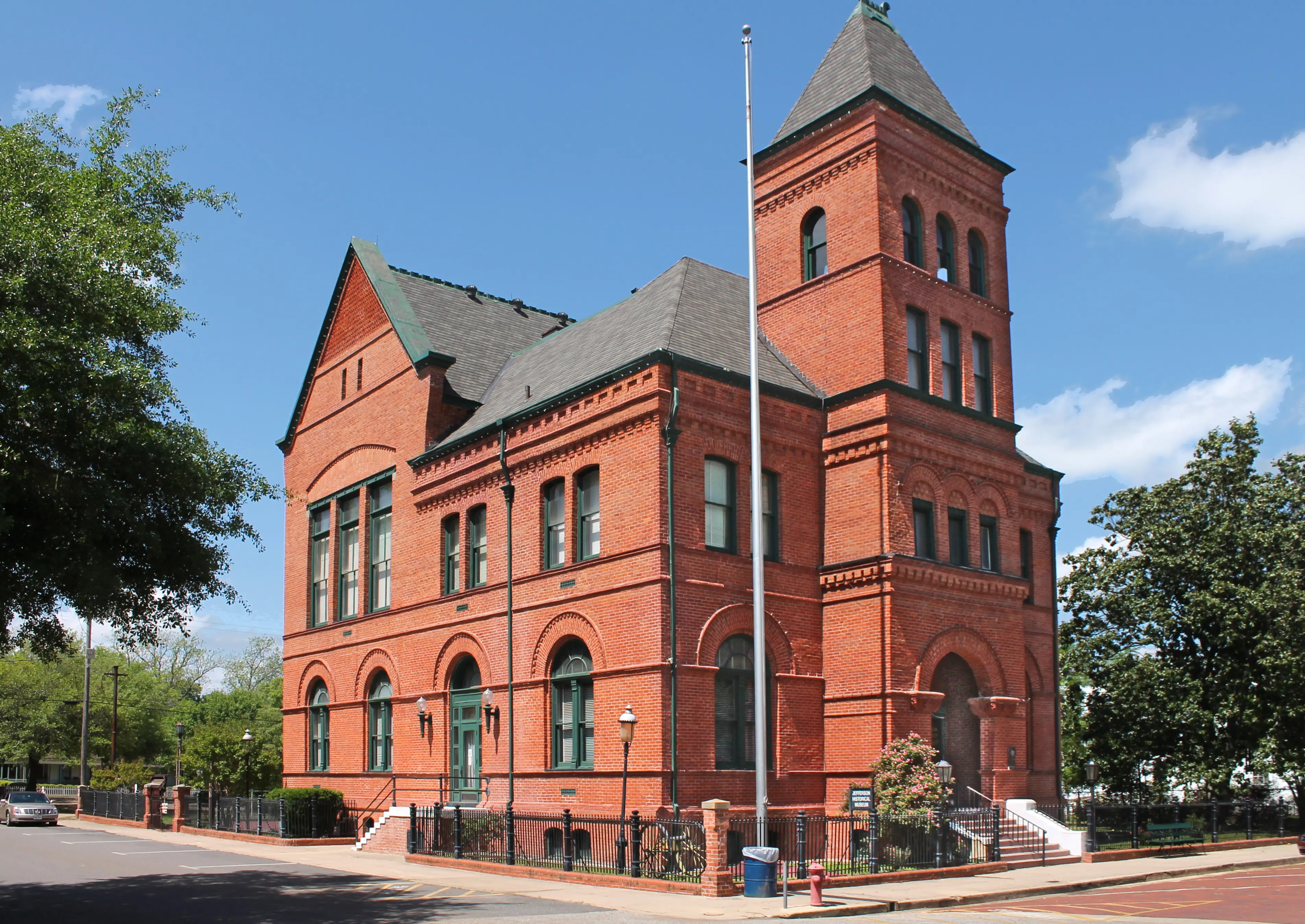 Imaged of the post office in Jefferson, Texas.