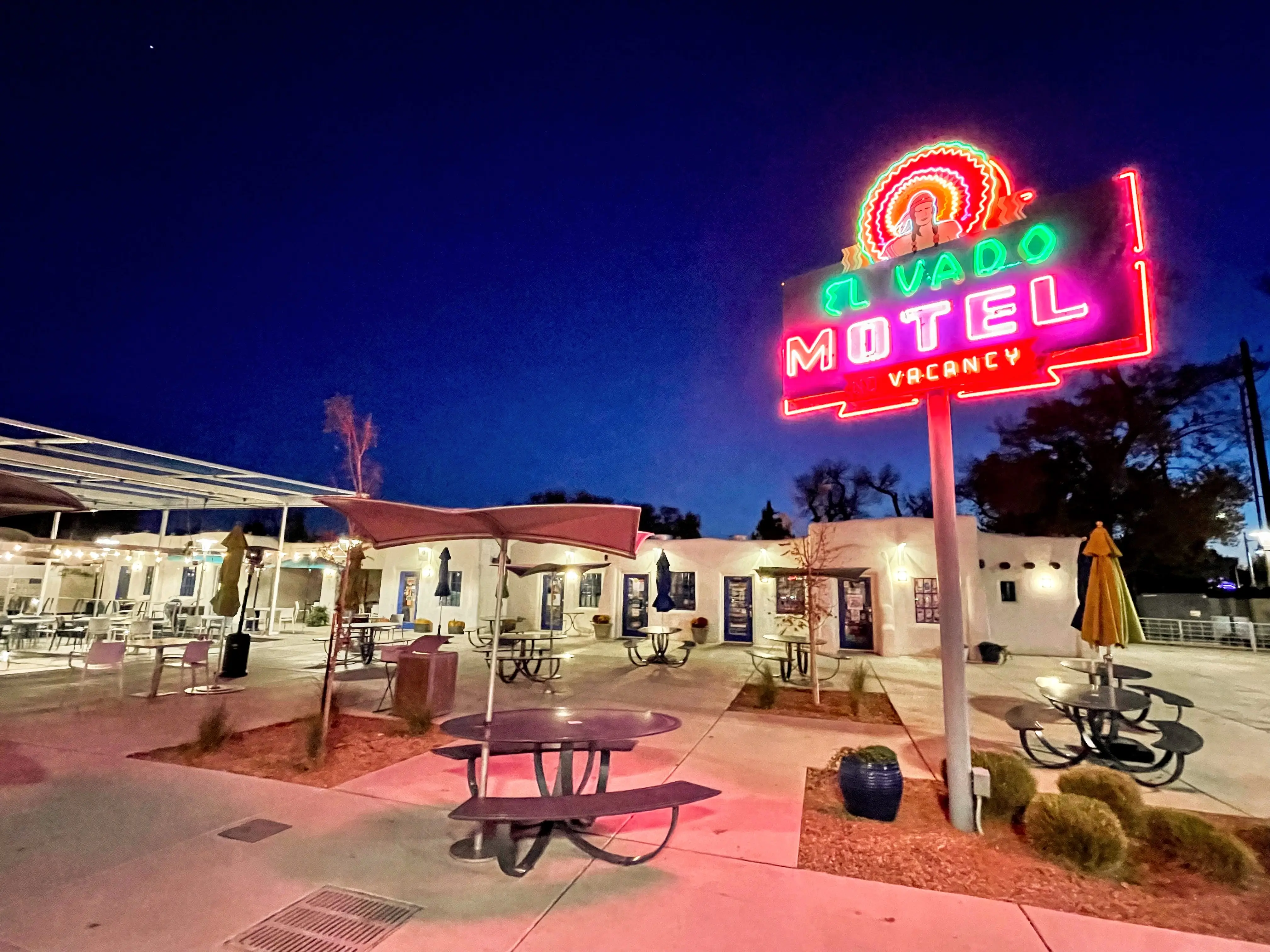 Exterior image of El Vado motel in Albuquerque.