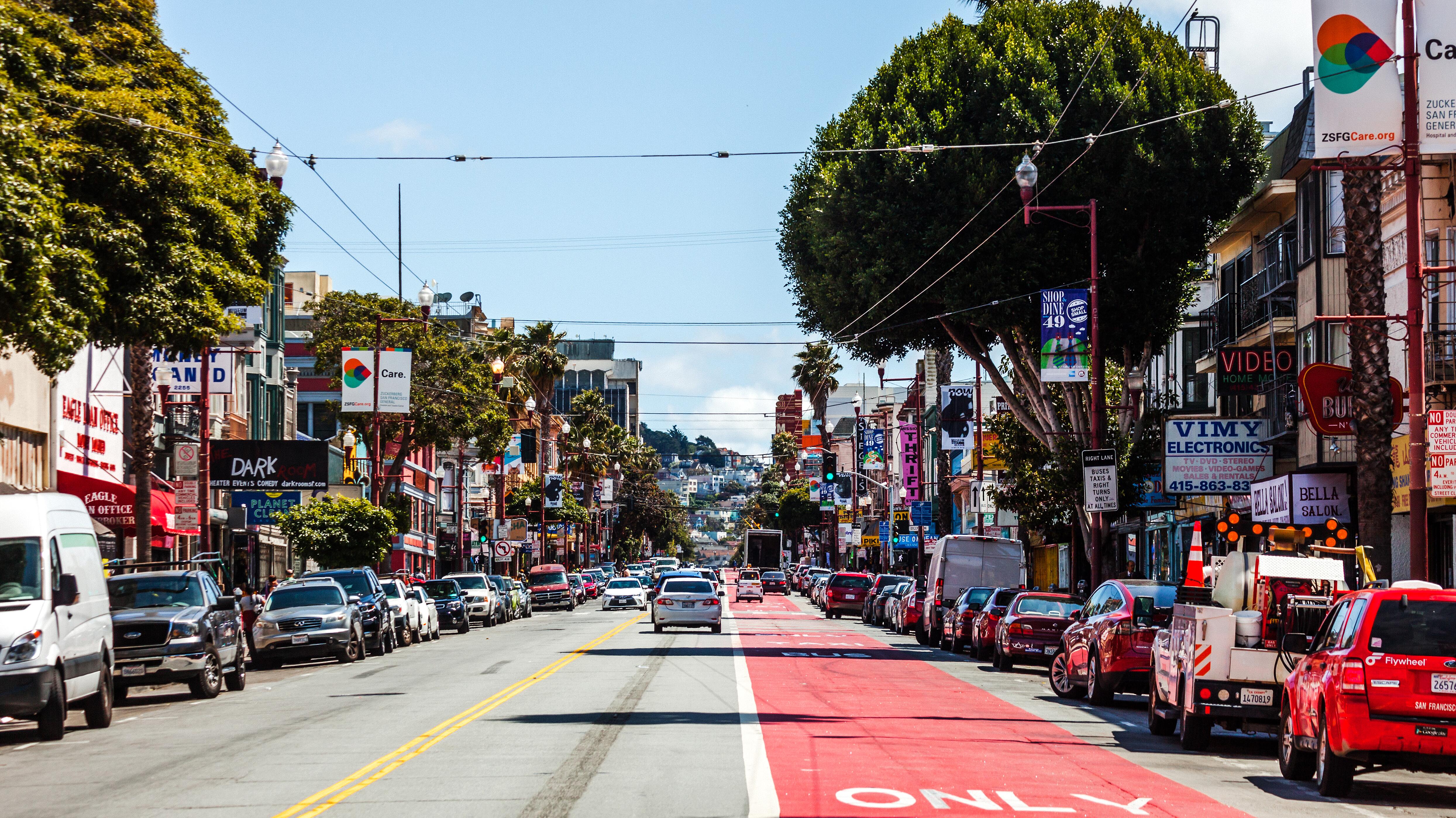 Image of the street businesses of the San Francisco Mission District.