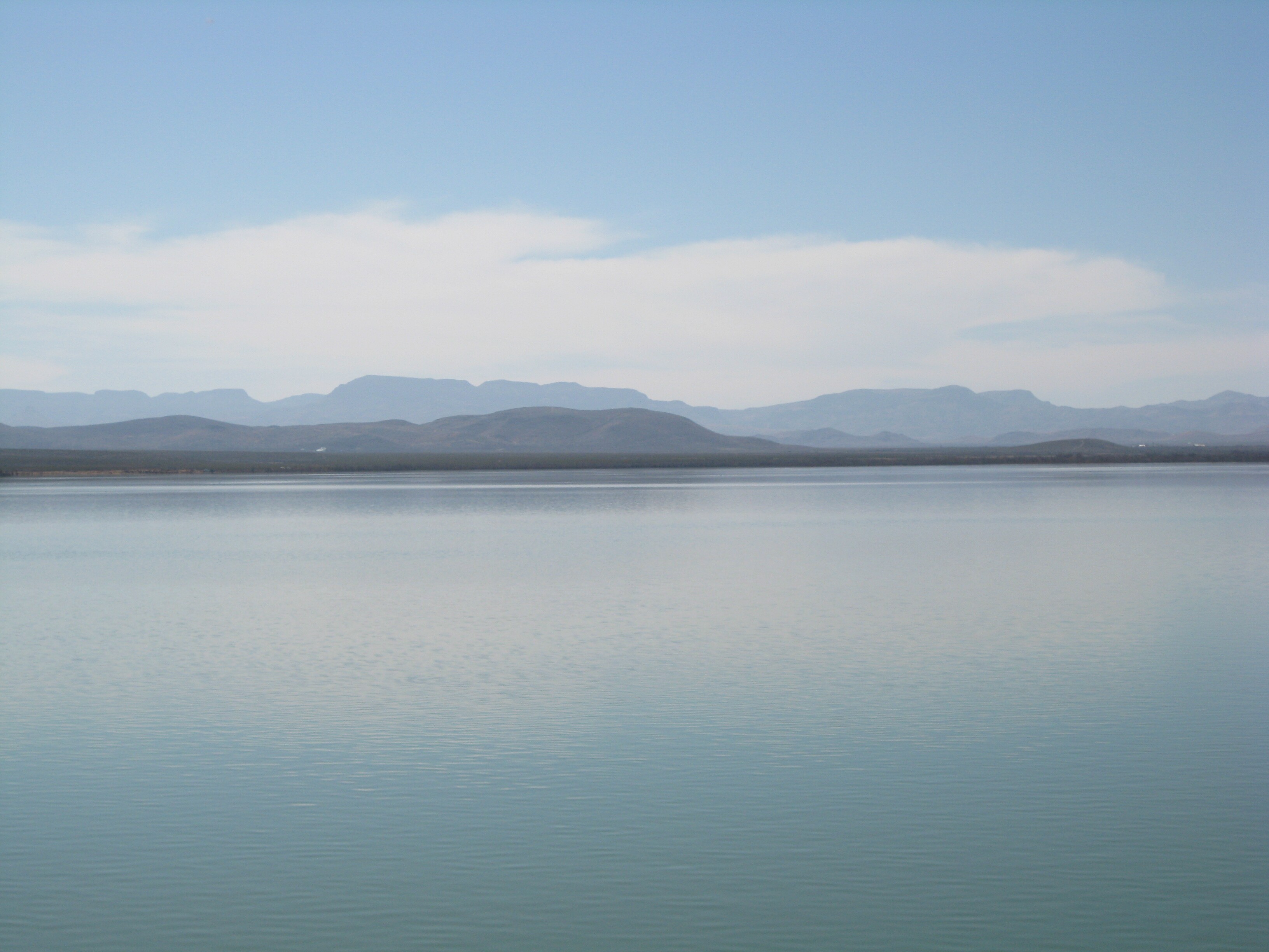 Image of Balmorhea Lake in Texas.