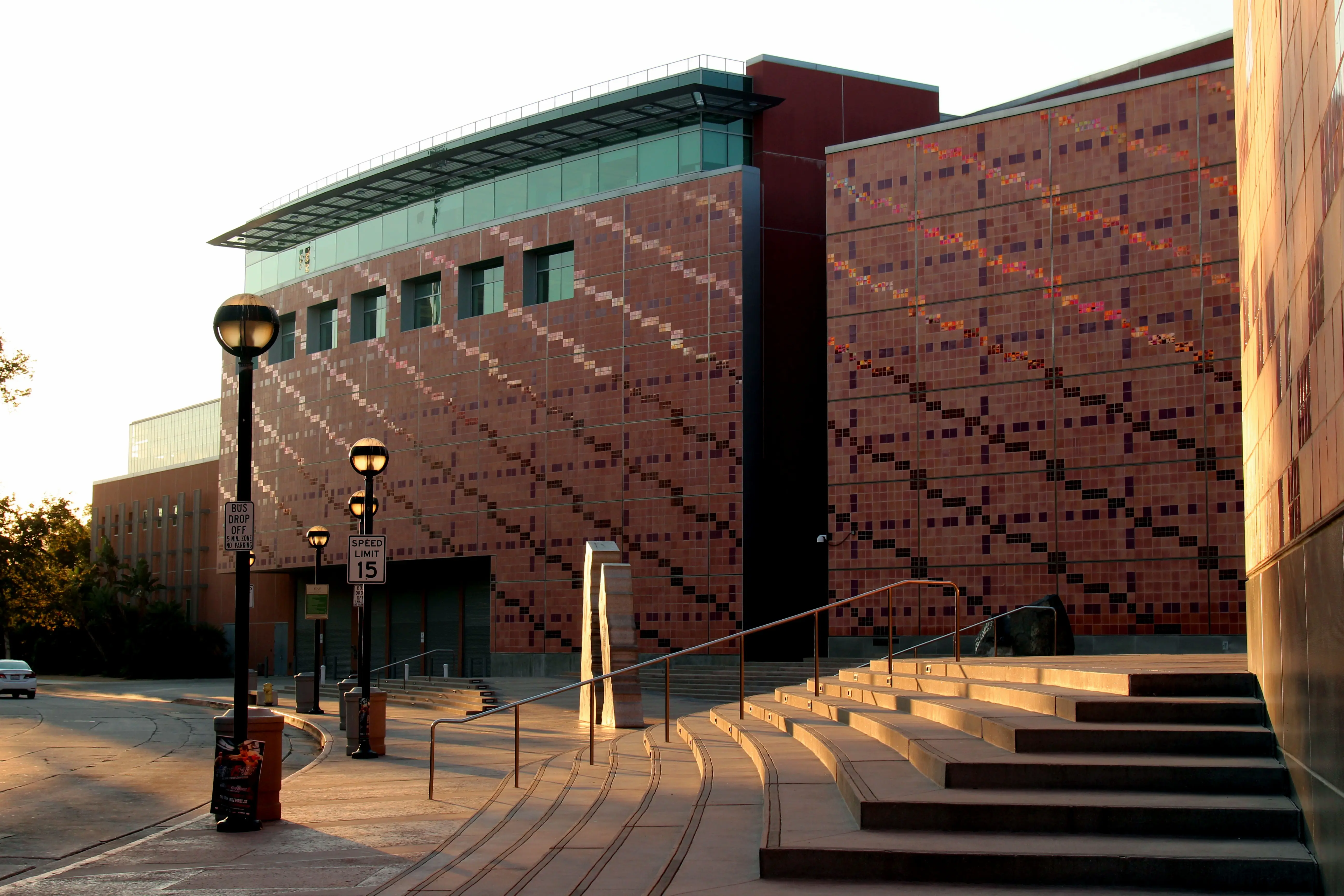 Exterior image of the California Science Center in Los Angeles, California.