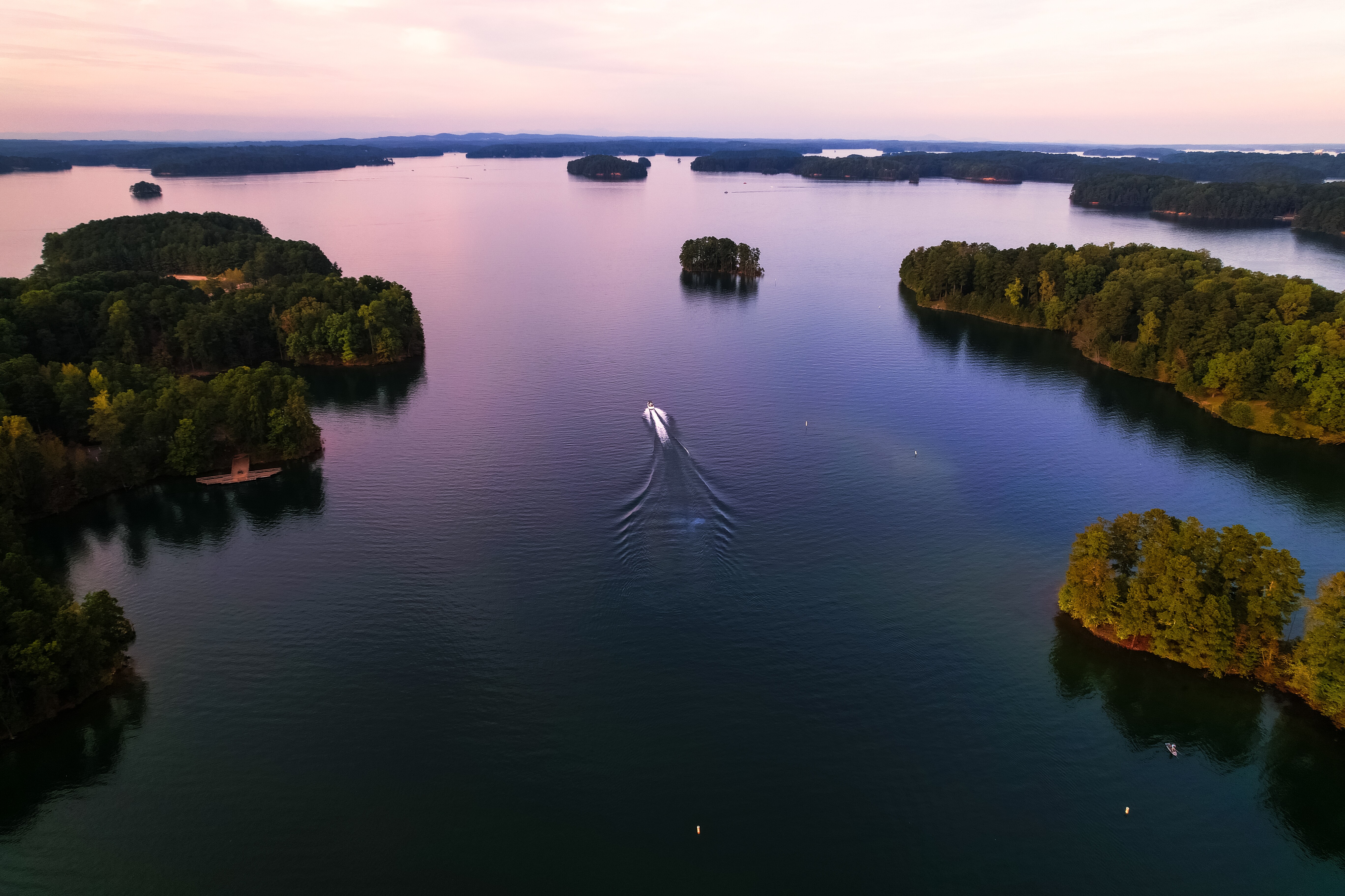 Image of a boat out on Lake Lanier, in Georgia.