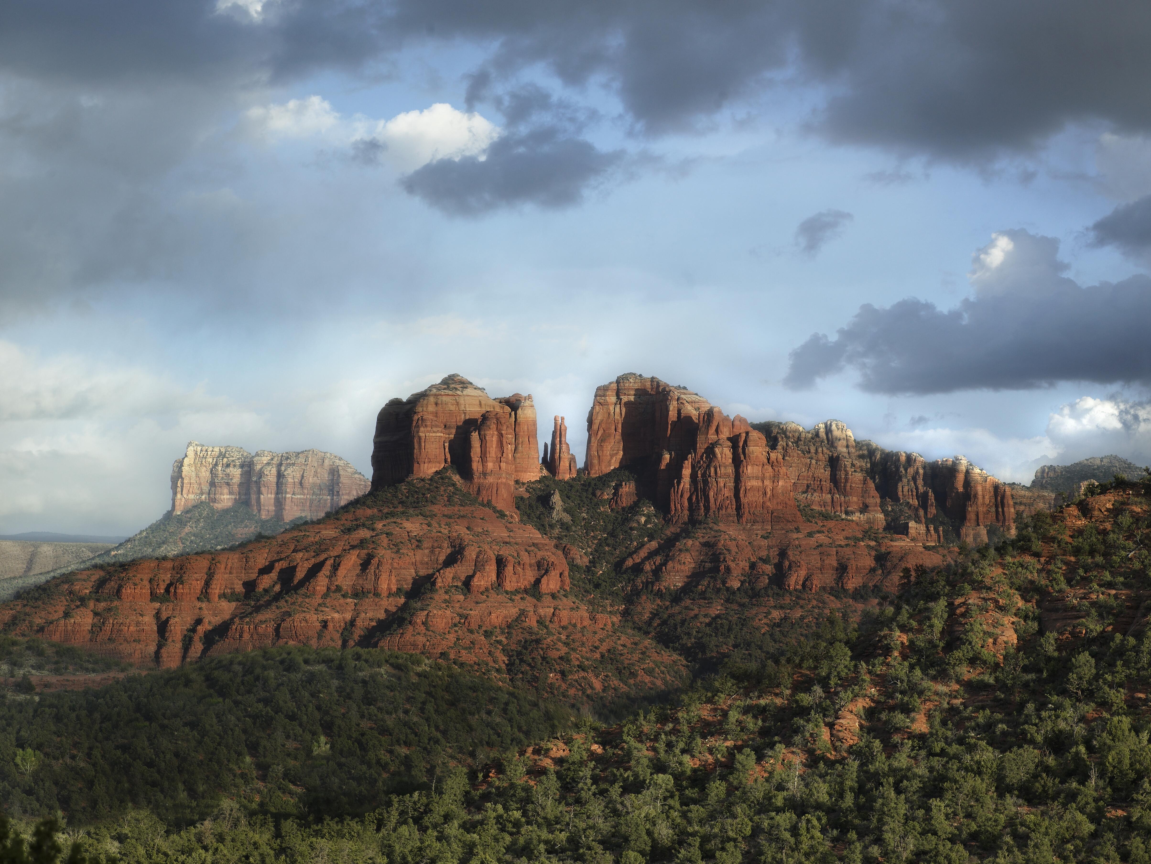 Outdoor shot of the red rock landscape scenery of Sedona